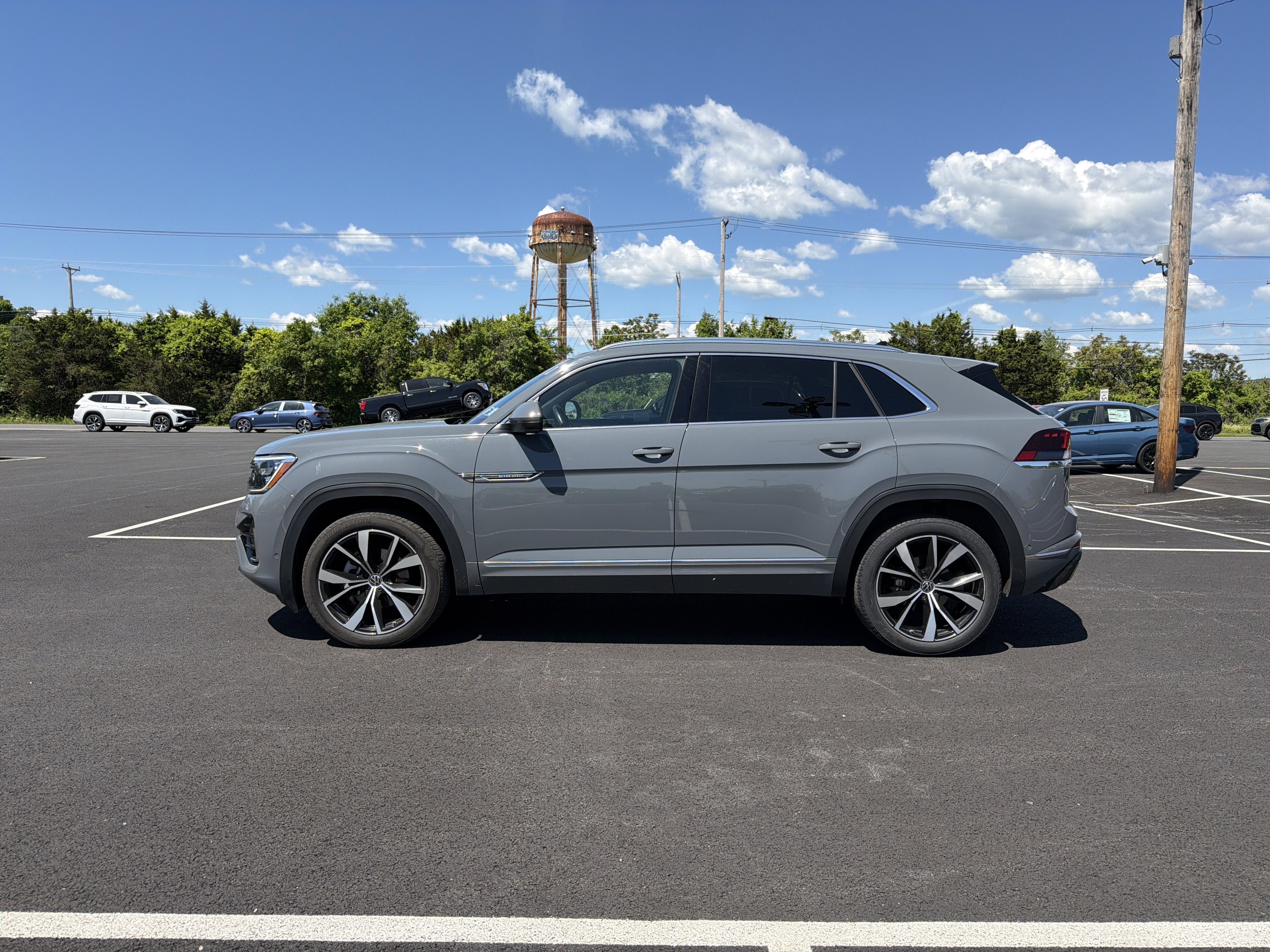 2024 Volkswagen Atlas Cross Sport 2.0T SEL Premium R-Line