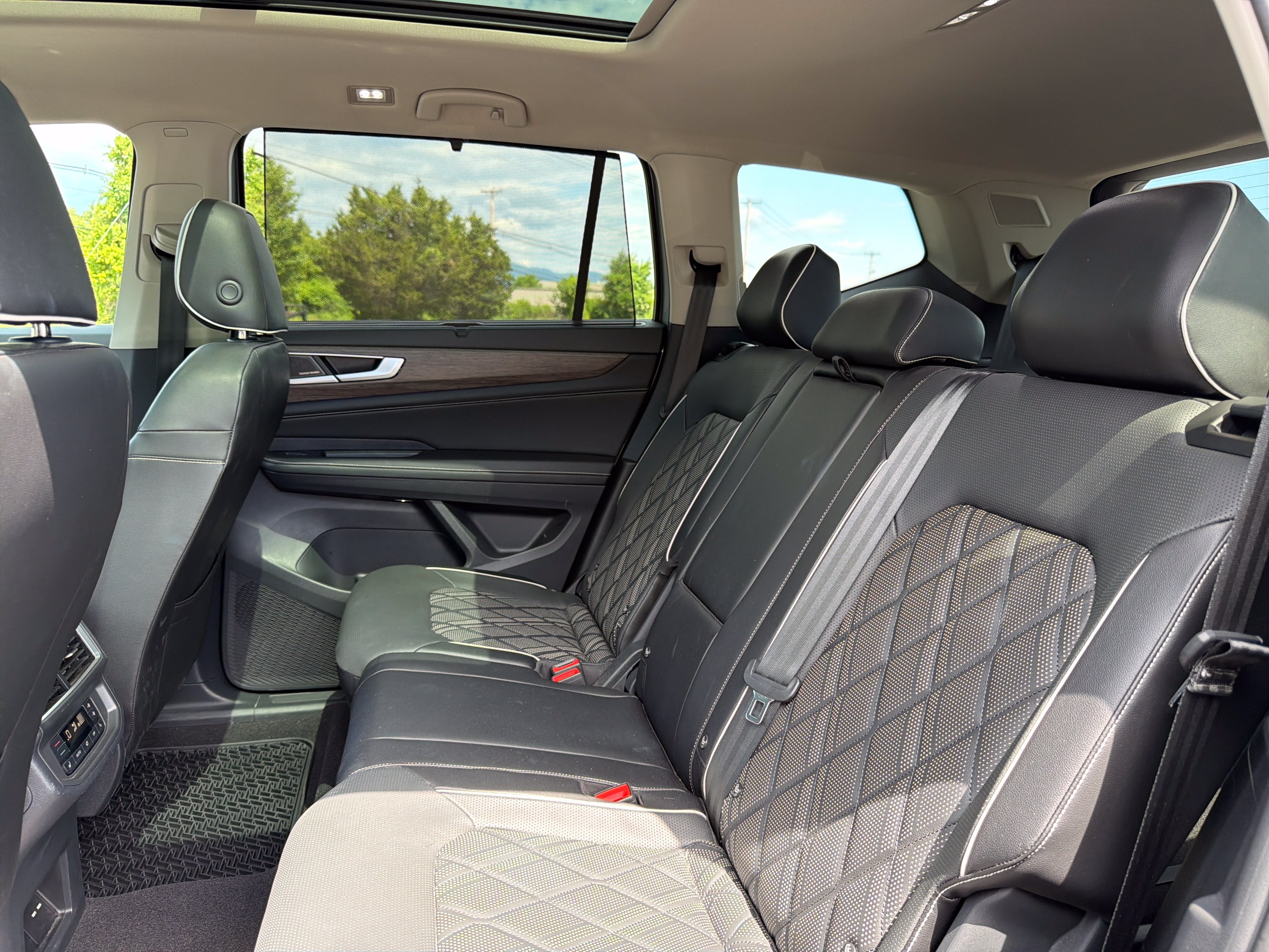 2024 Volkswagen Atlas 2.0T SEL Premium R-Line