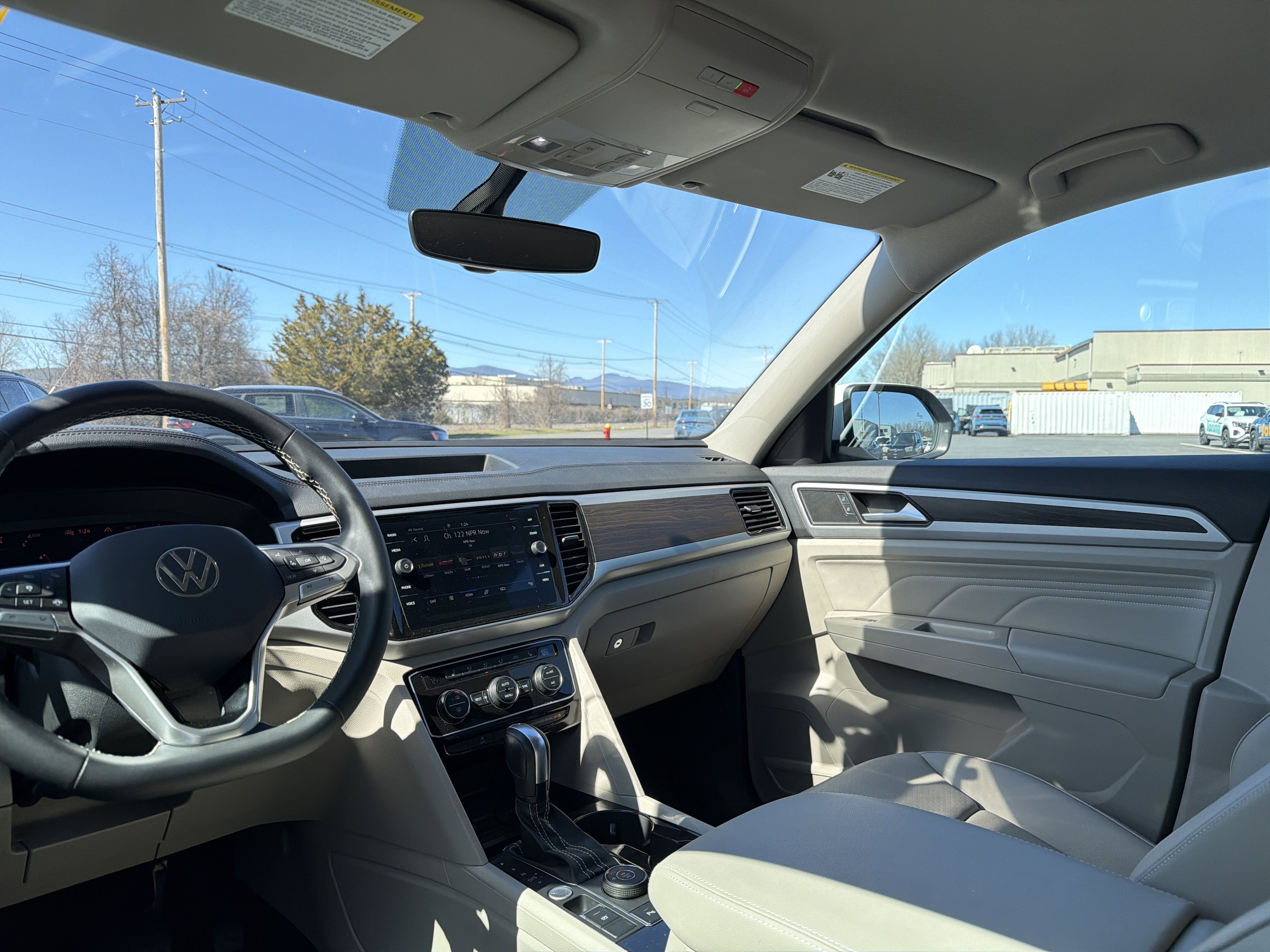 2023 Volkswagen Atlas 3.6L V6 SE w/Technology