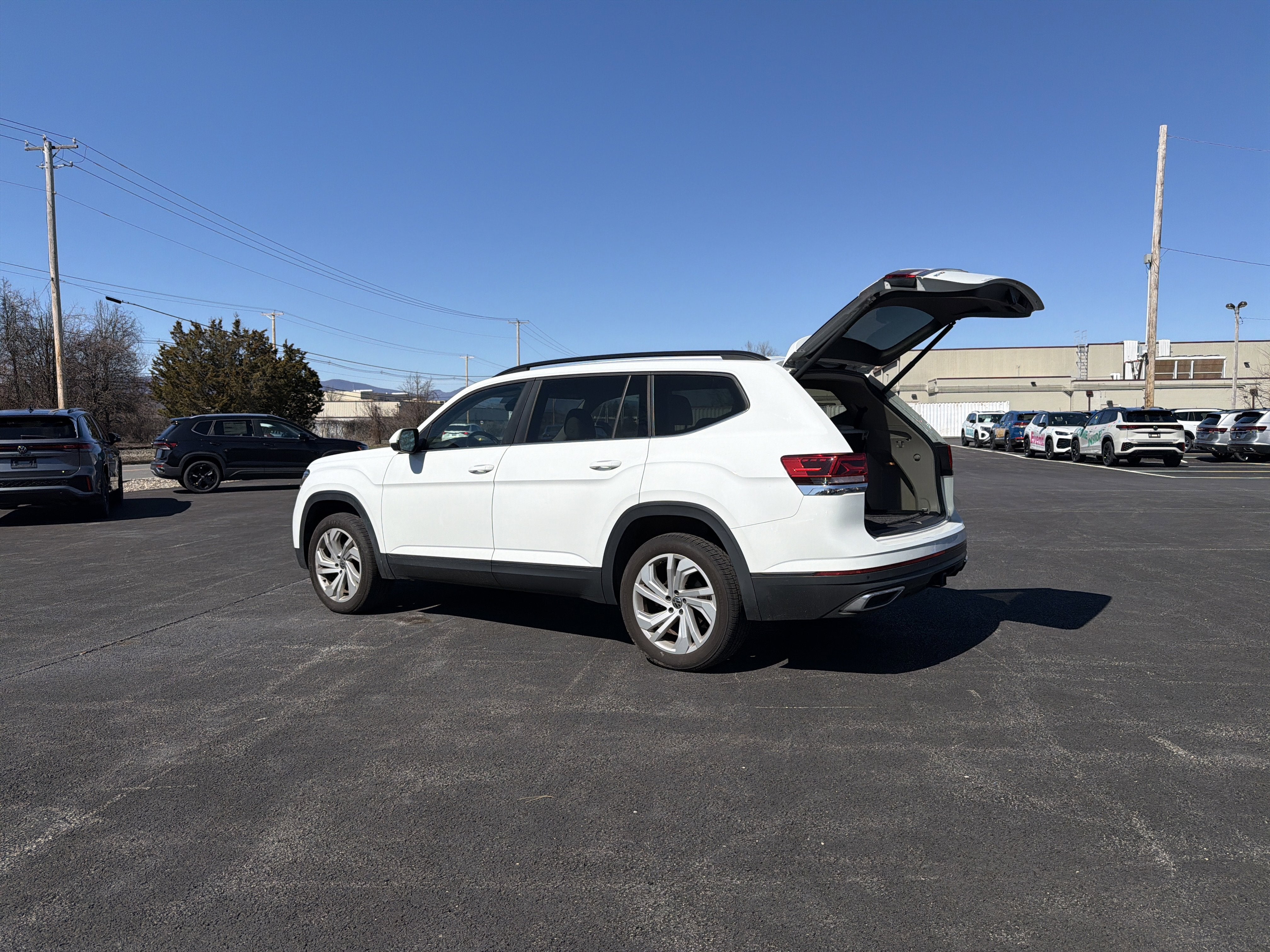 2023 Volkswagen Atlas 3.6L V6 SE w/Technology