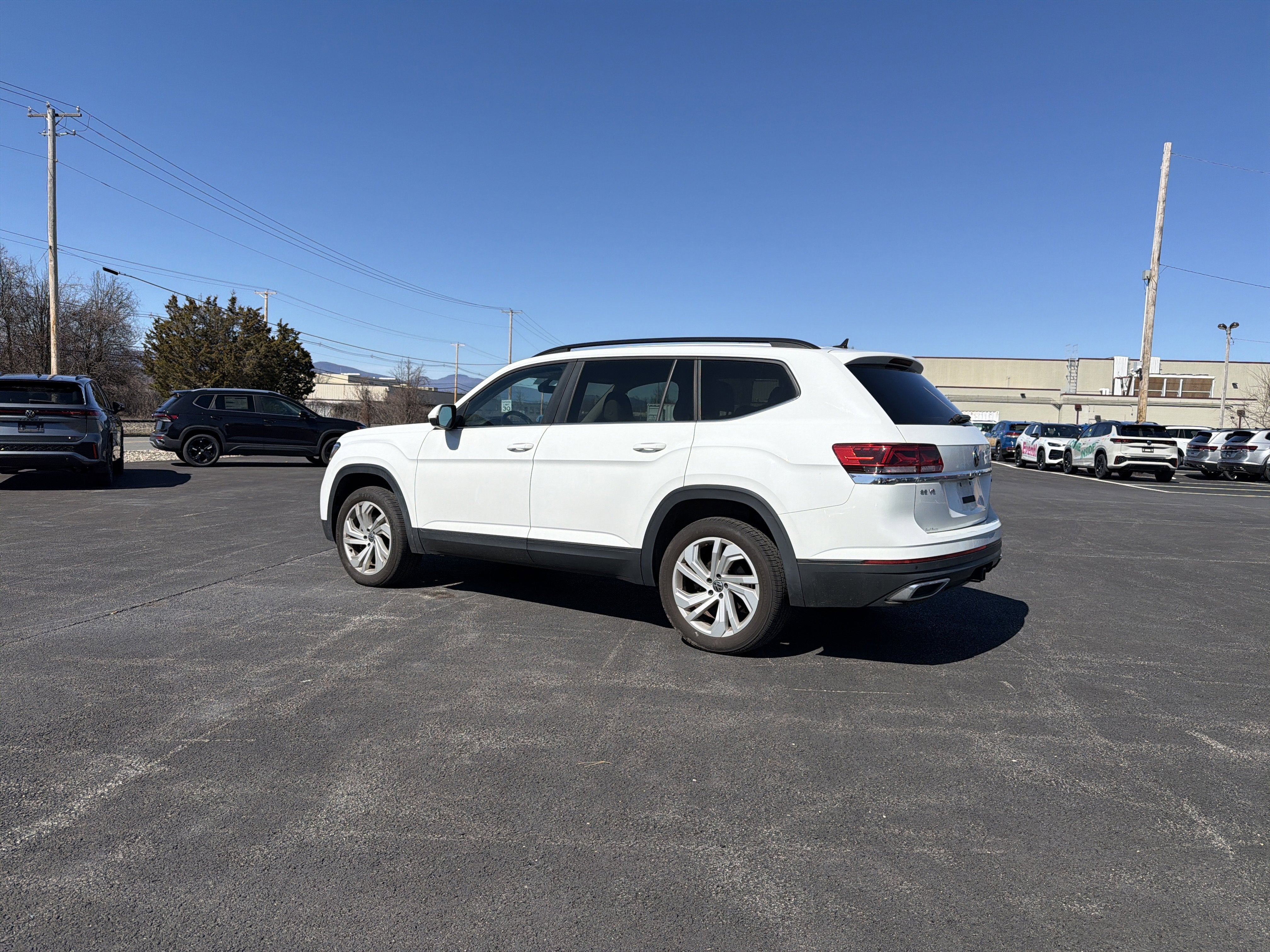 2023 Volkswagen Atlas 3.6L V6 SE w/Technology