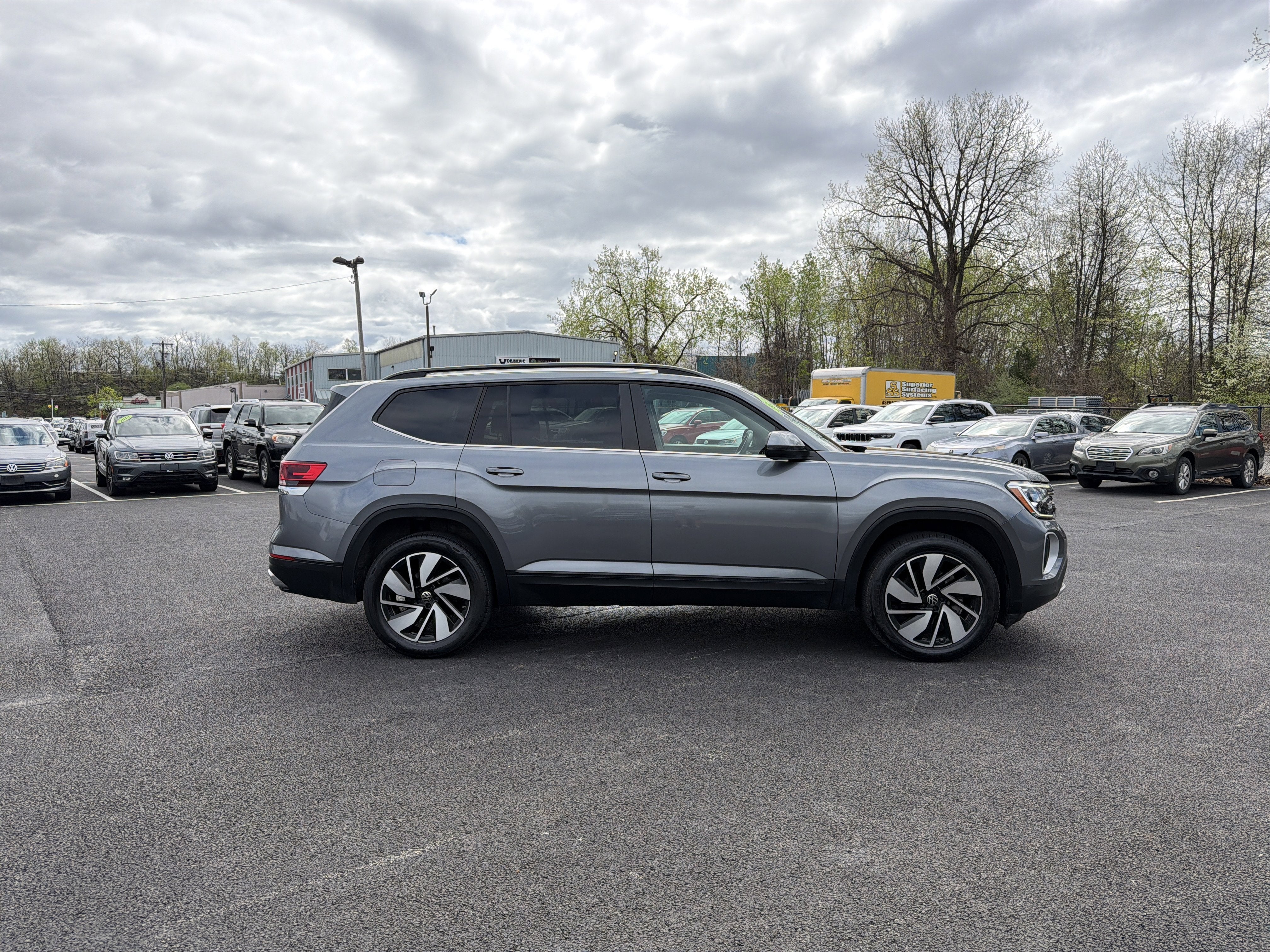 2024 Volkswagen Atlas 2.0T SE w/Technology