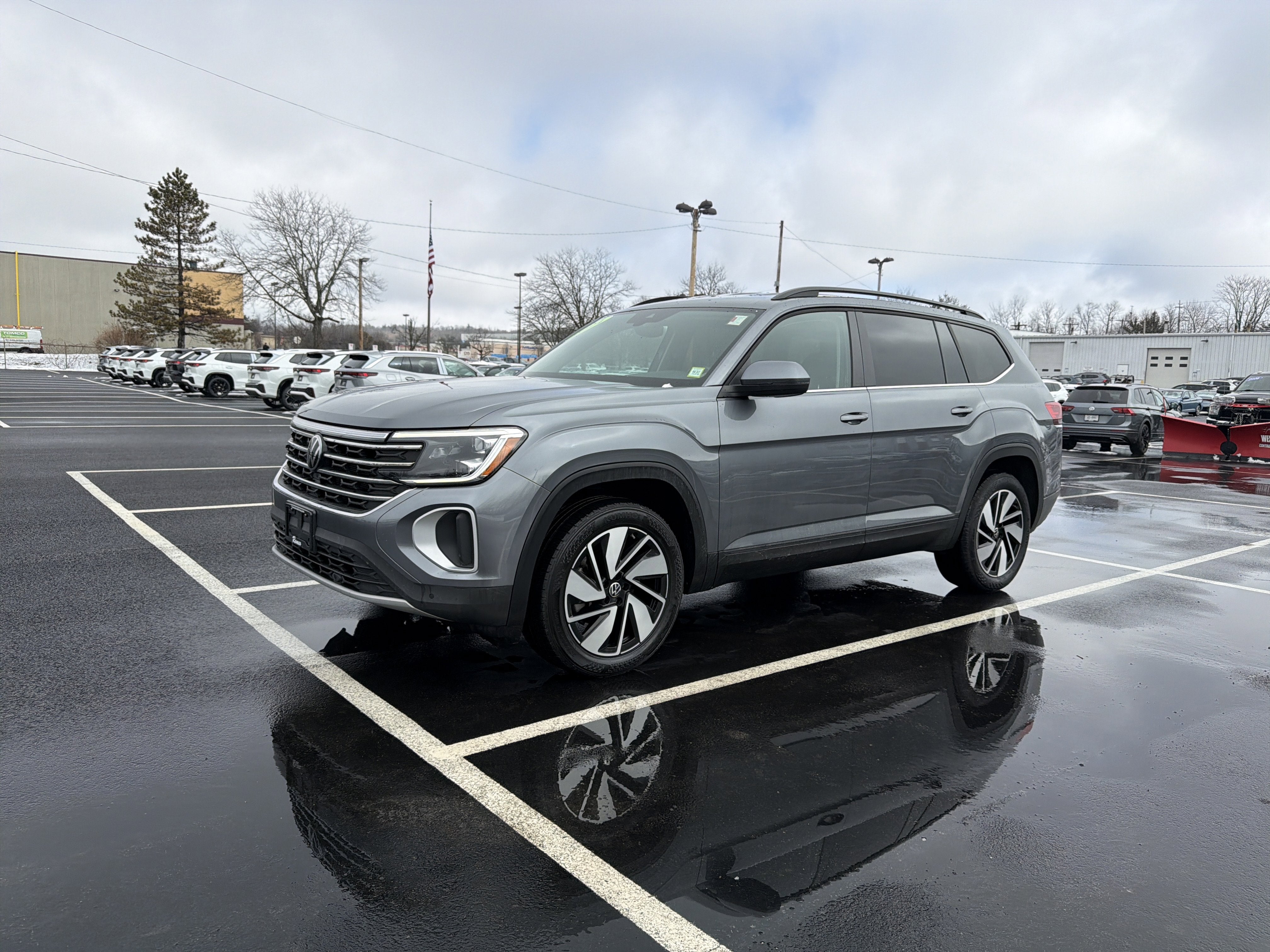 2024 Volkswagen Atlas 2.0T SE w/Technology
