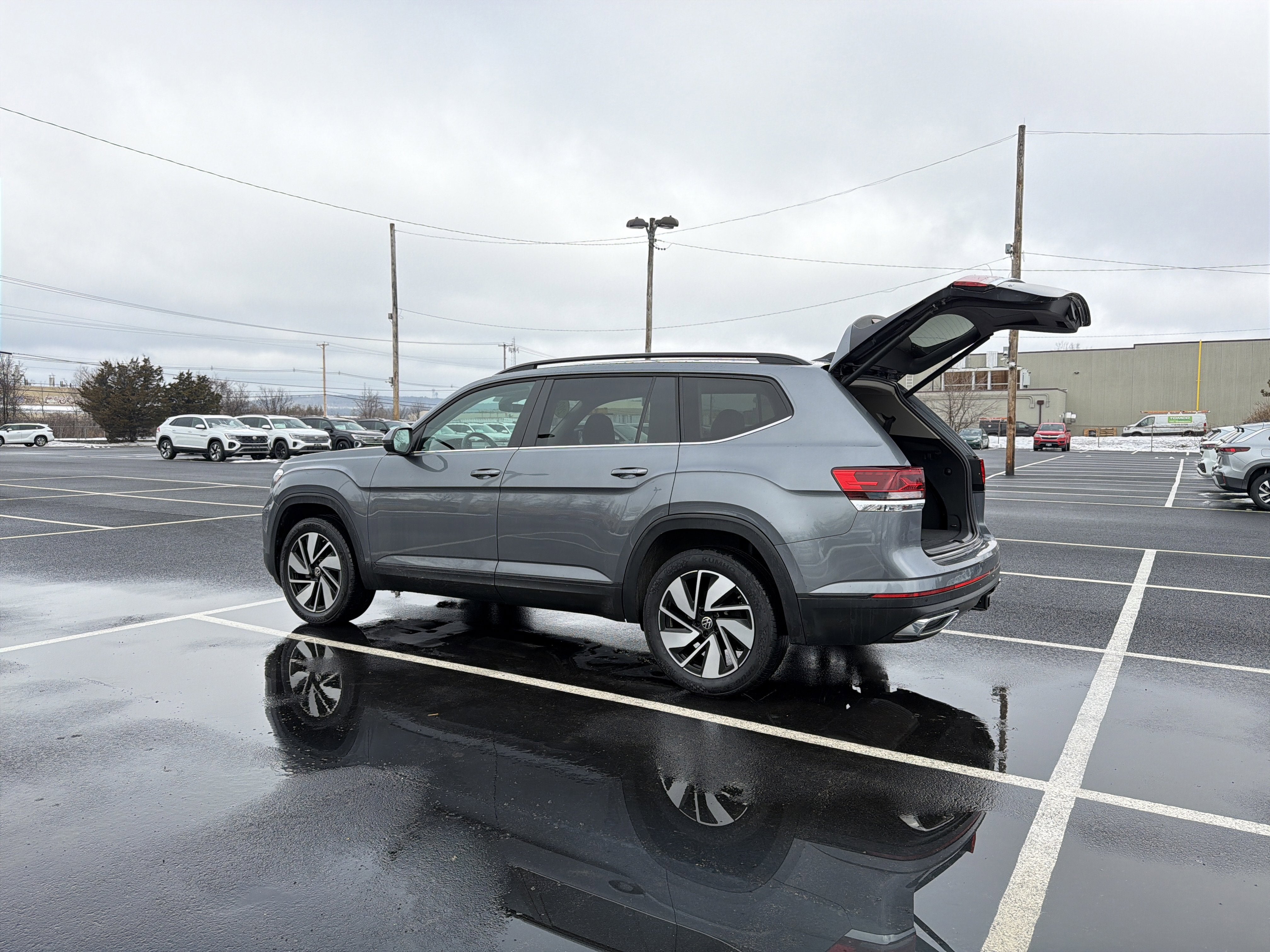 2024 Volkswagen Atlas 2.0T SE w/Technology