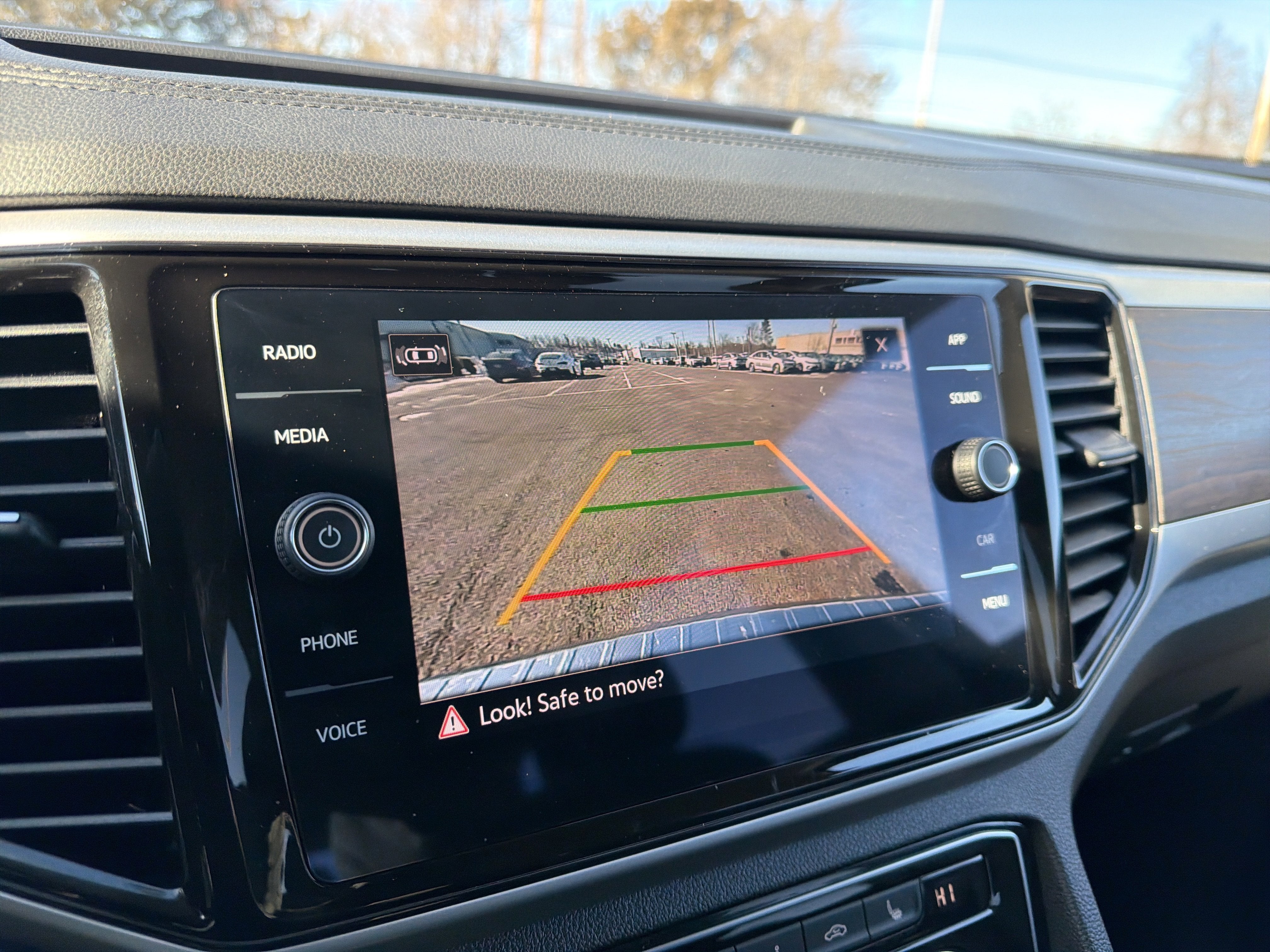 2023 Volkswagen Atlas 3.6L V6 SE w/Technology