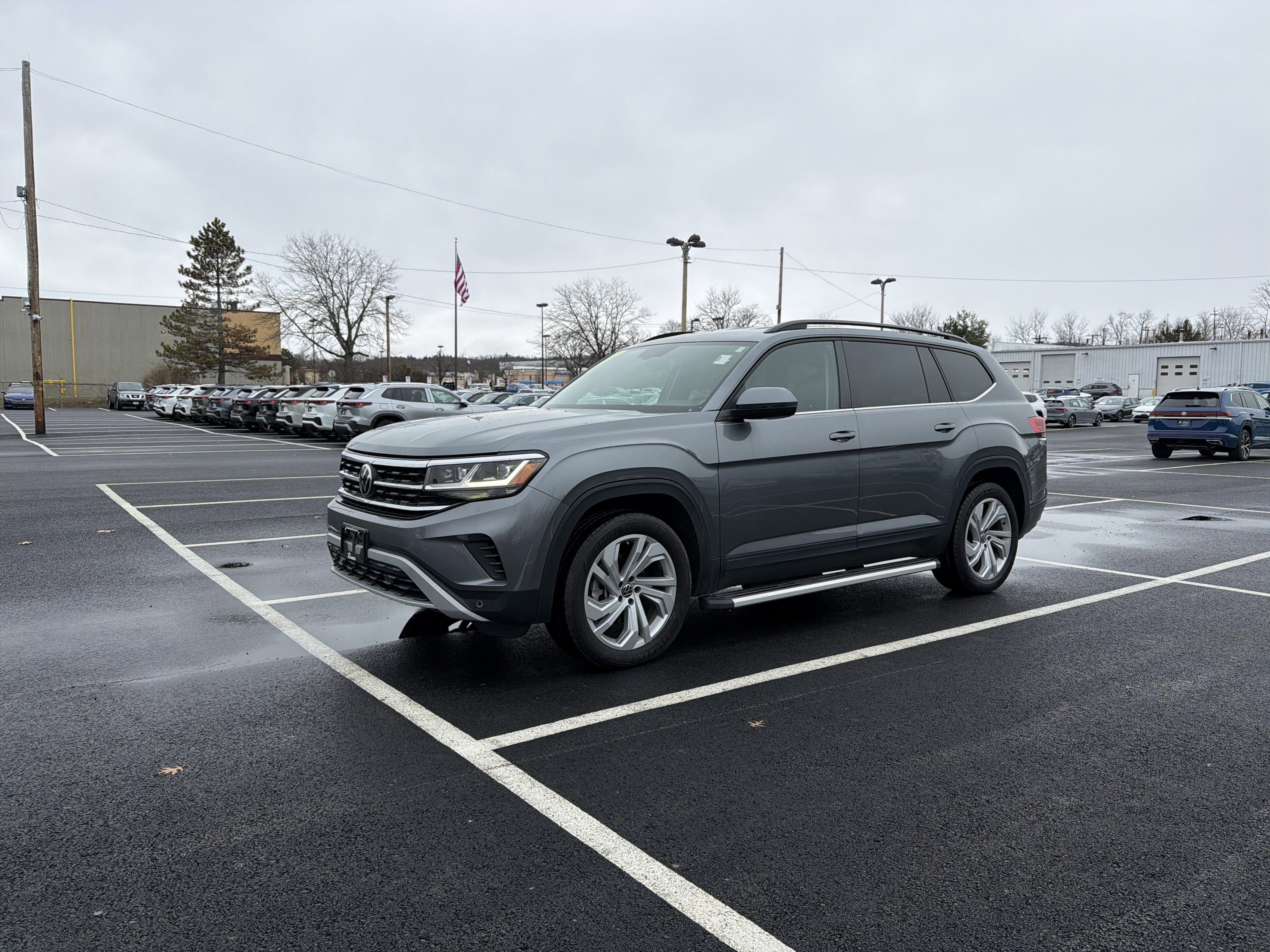 2022 Volkswagen Atlas 3.6L V6 SE w/Technology