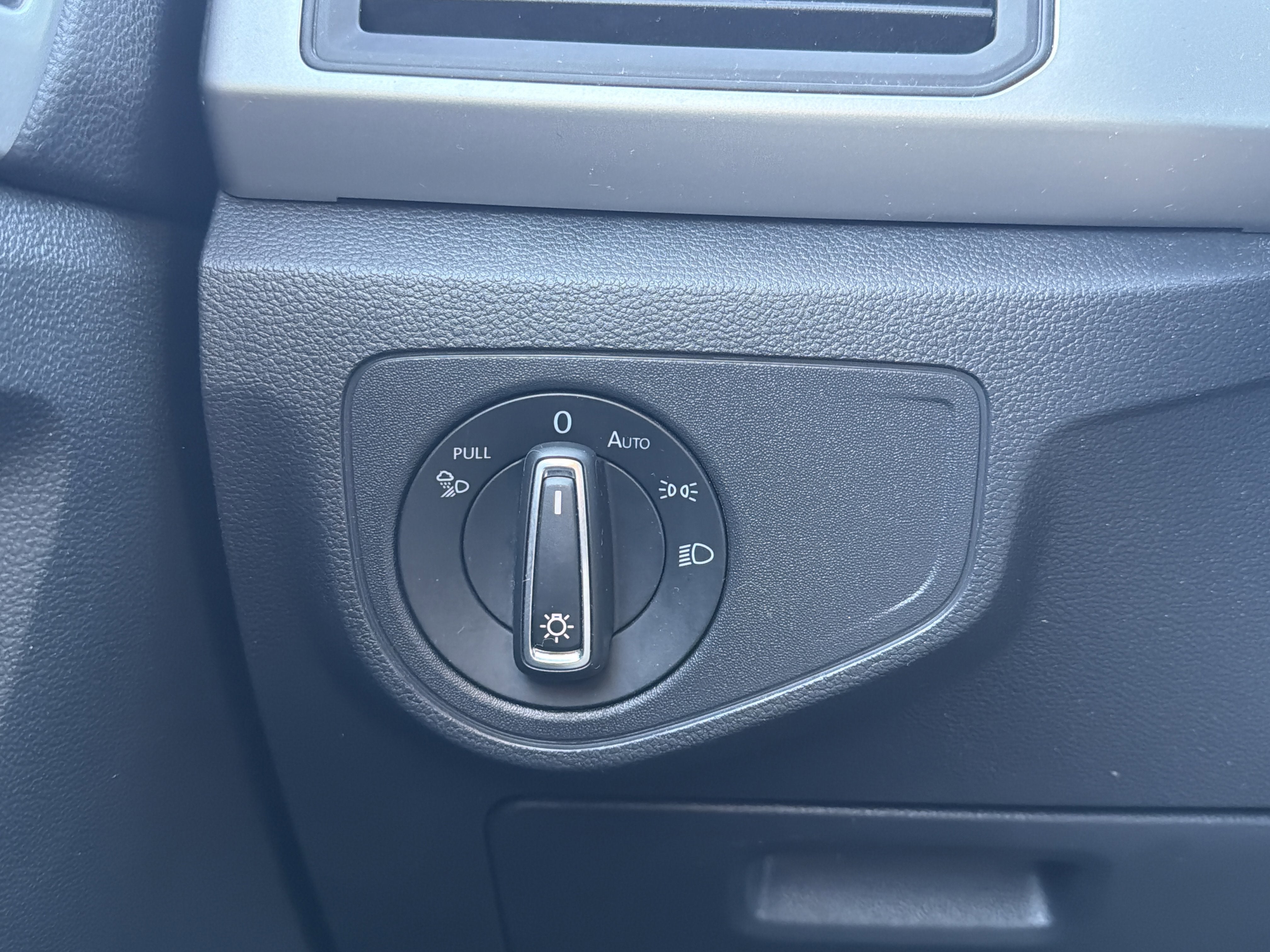 2021 Volkswagen Atlas Cross Sport 2.0T SE w/Technology