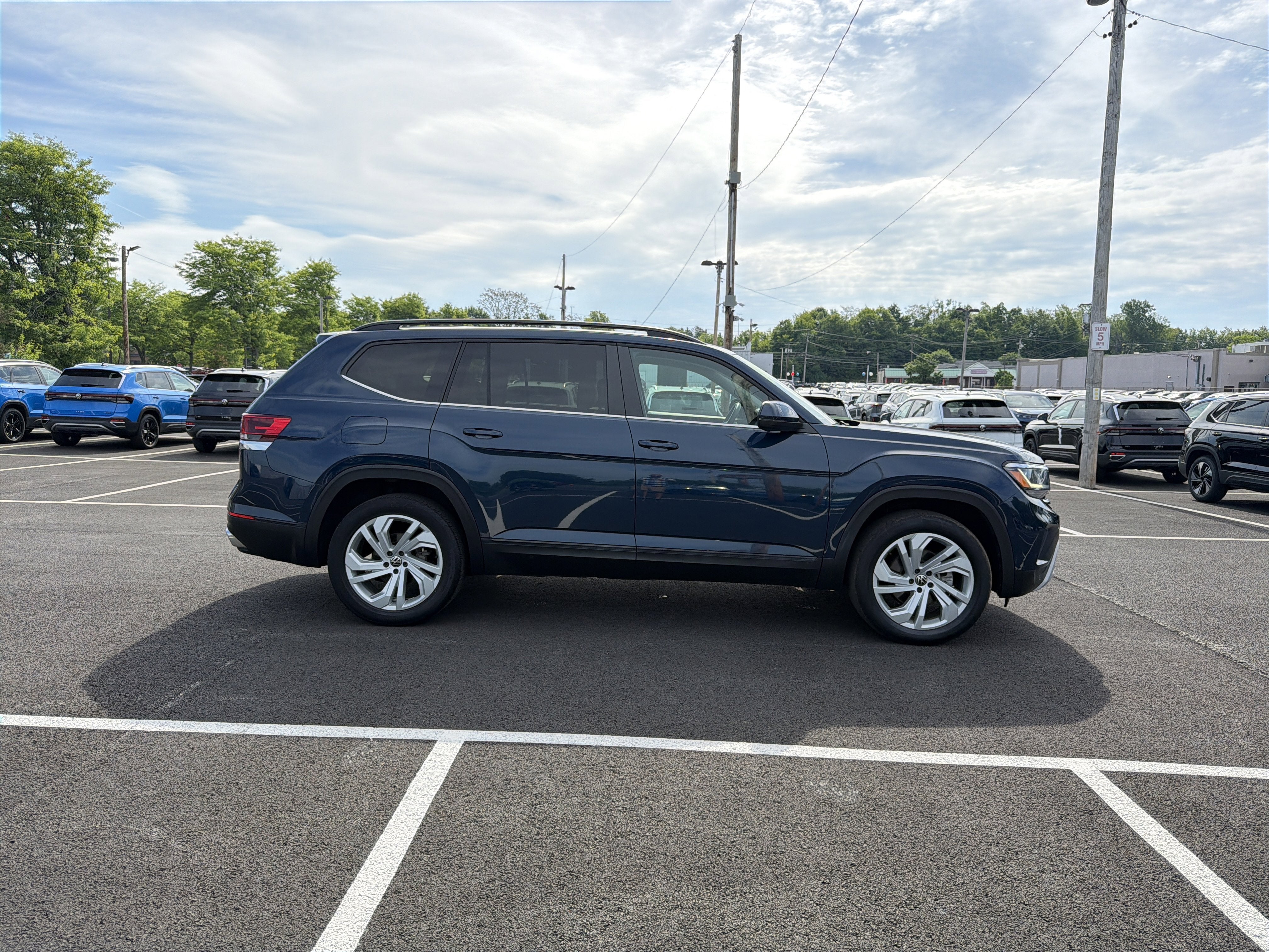 2022 Volkswagen Atlas 2.0T SE w/Technology