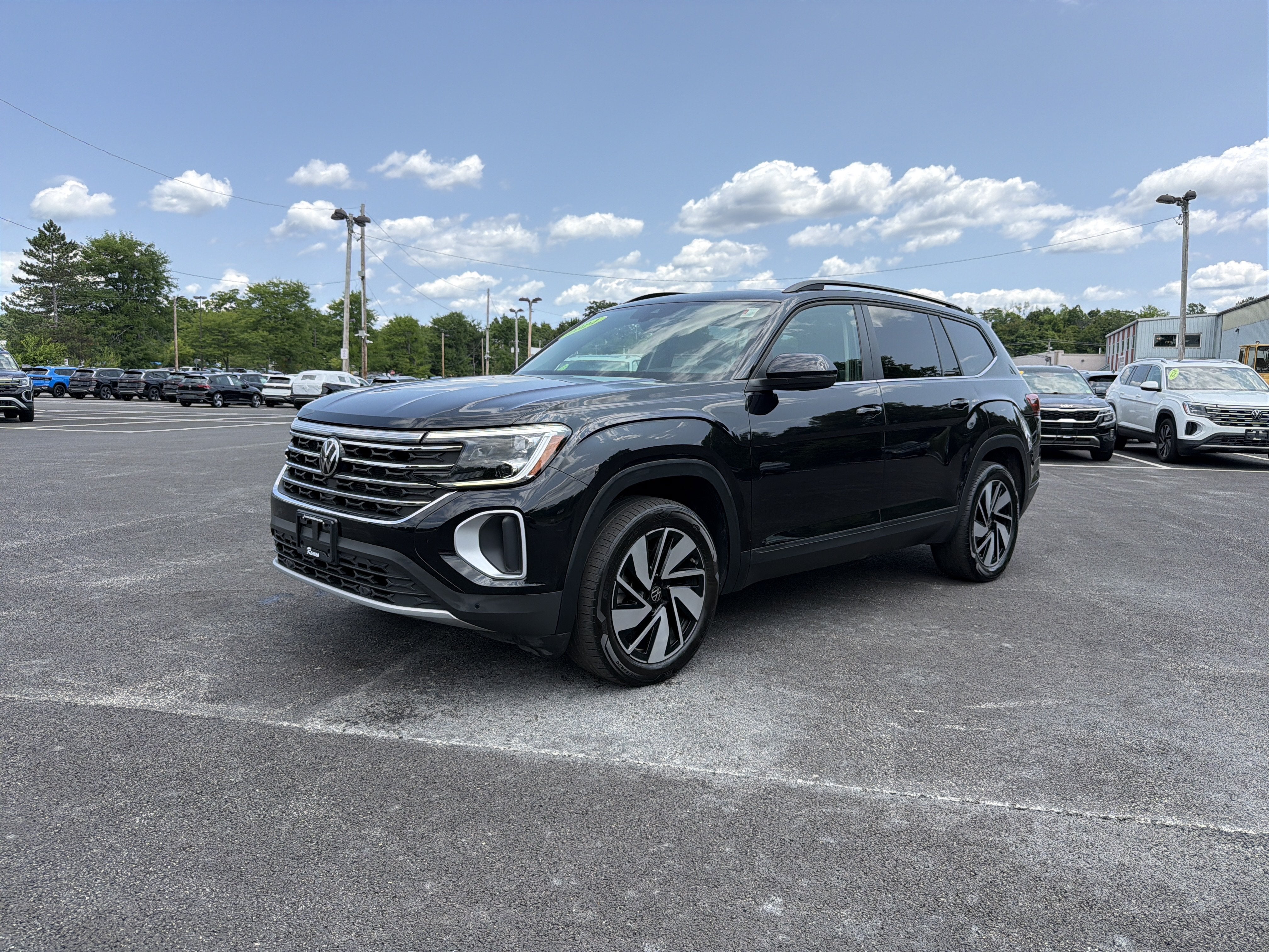 2024 Volkswagen Atlas 2.0T SE w/Technology