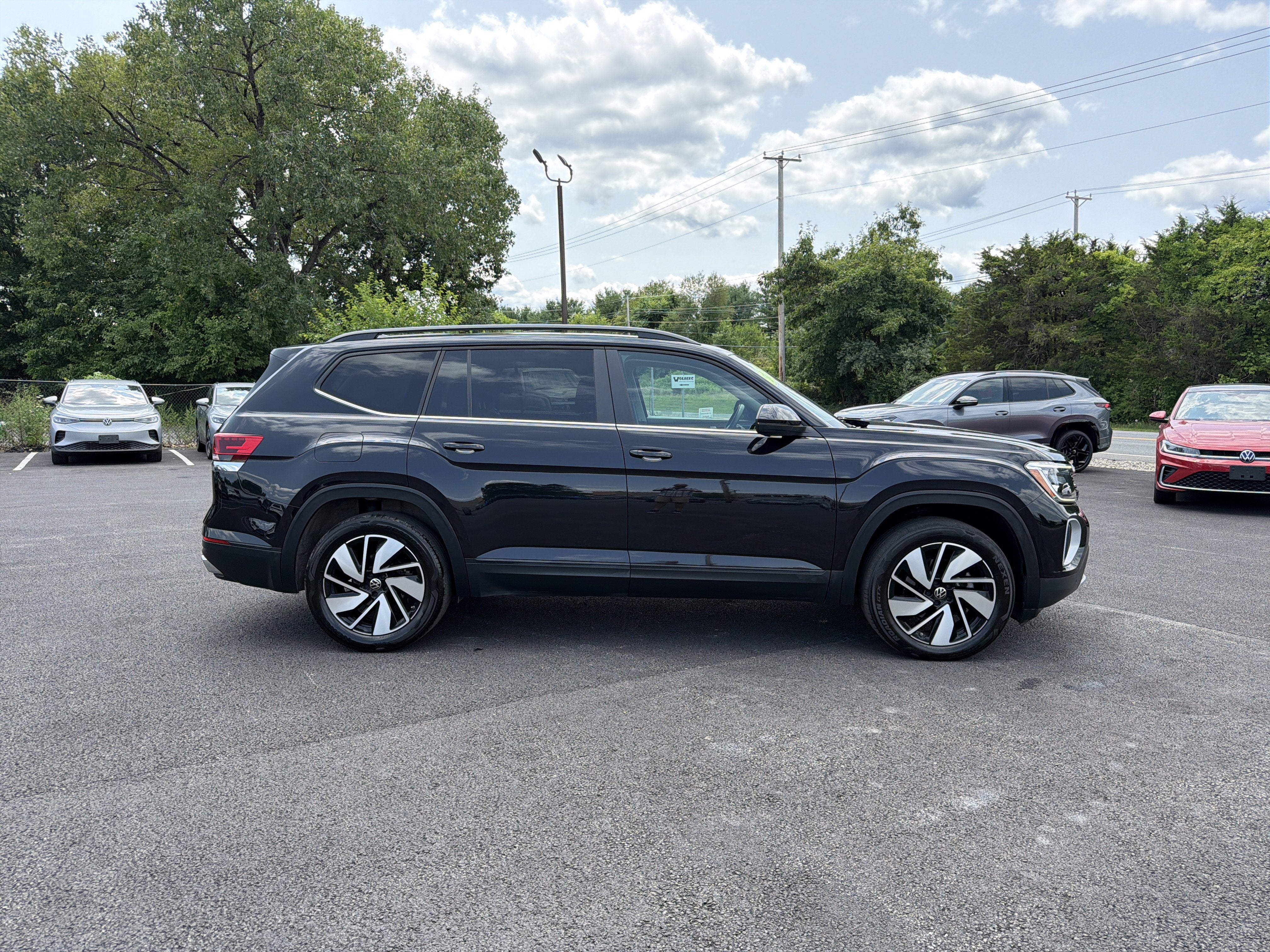 2024 Volkswagen Atlas 2.0T SE w/Technology