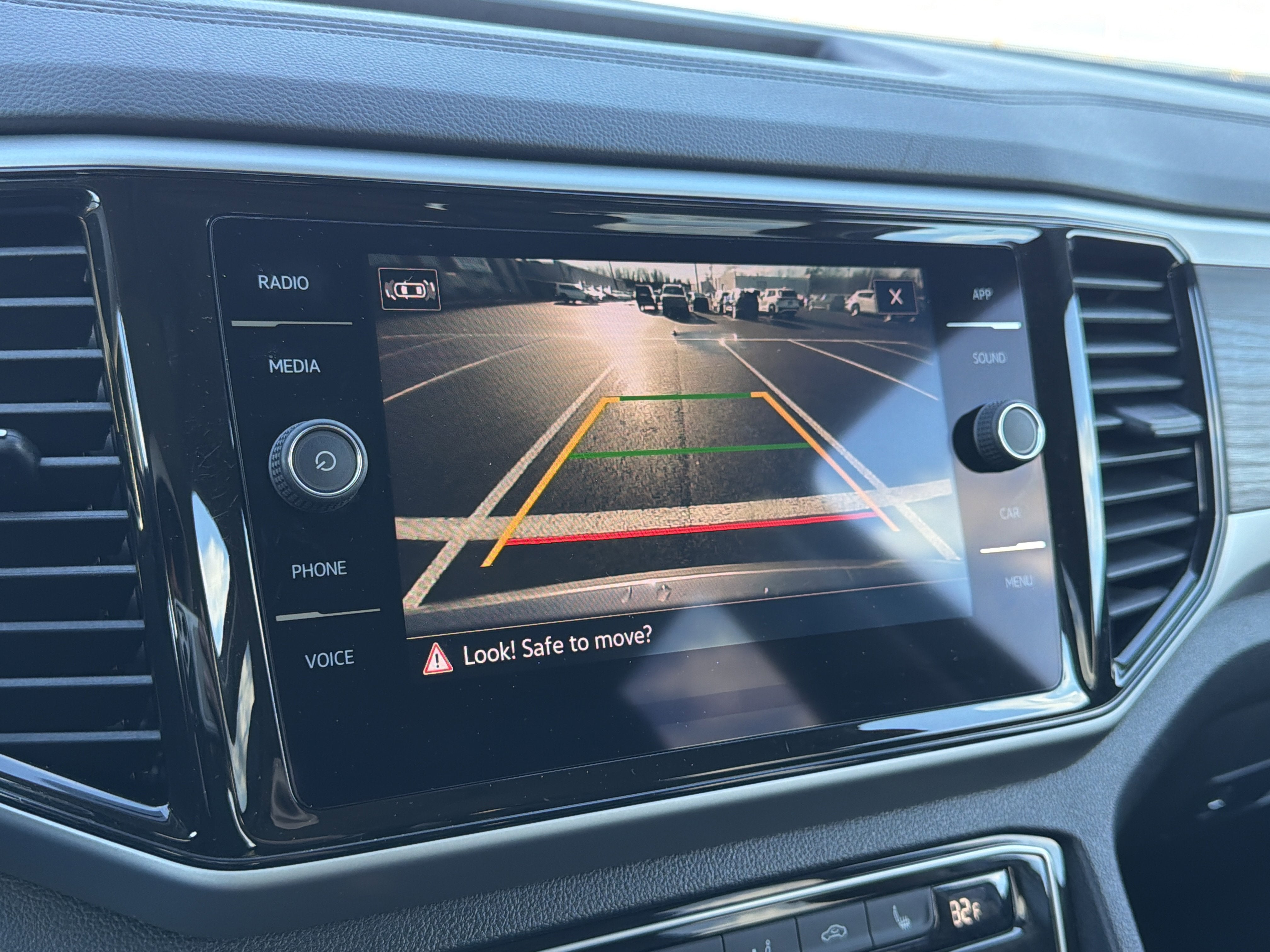 2022 Volkswagen Atlas 3.6L V6 SE w/Technology