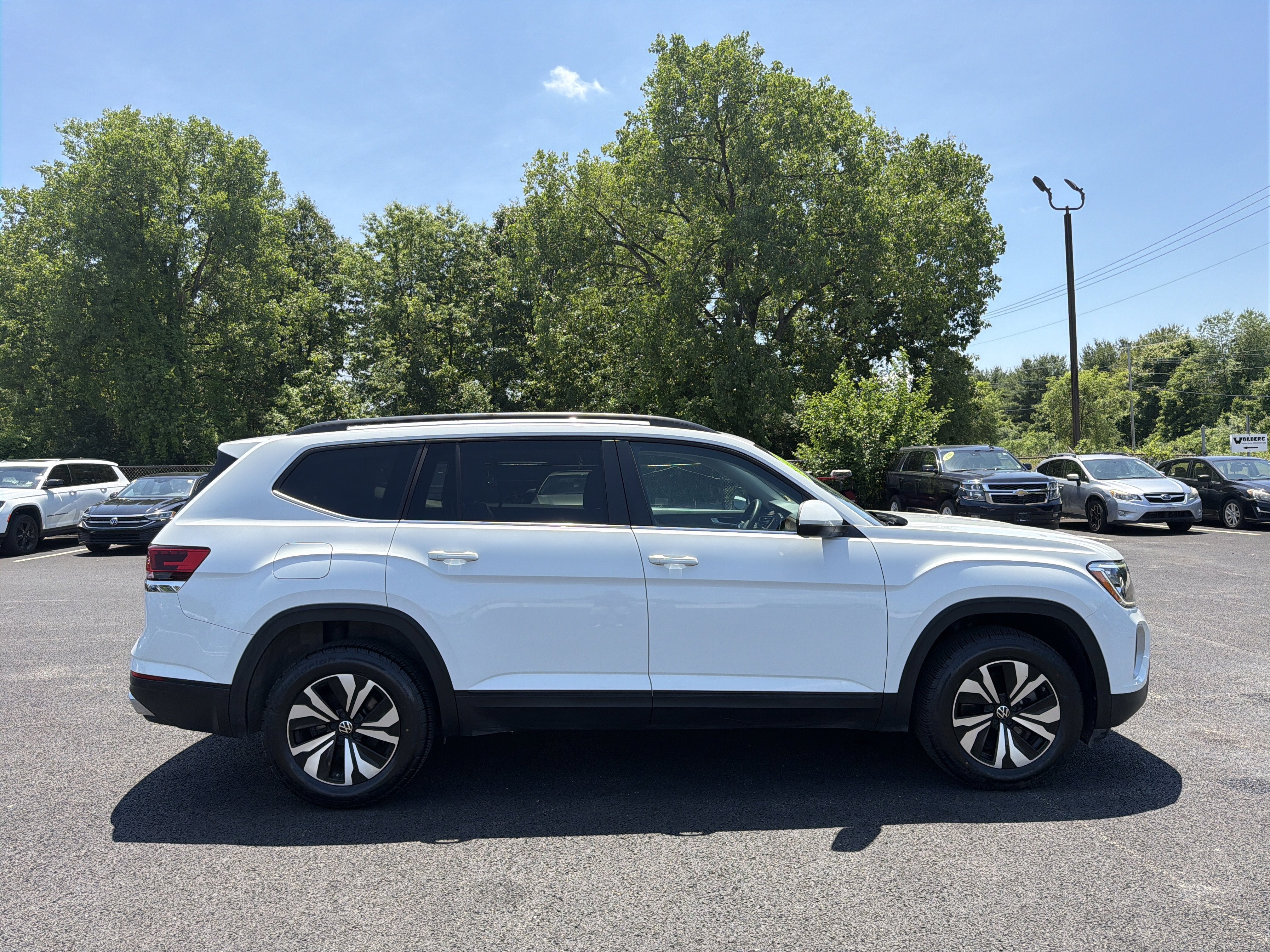 2024 Volkswagen Atlas 2.0T SE