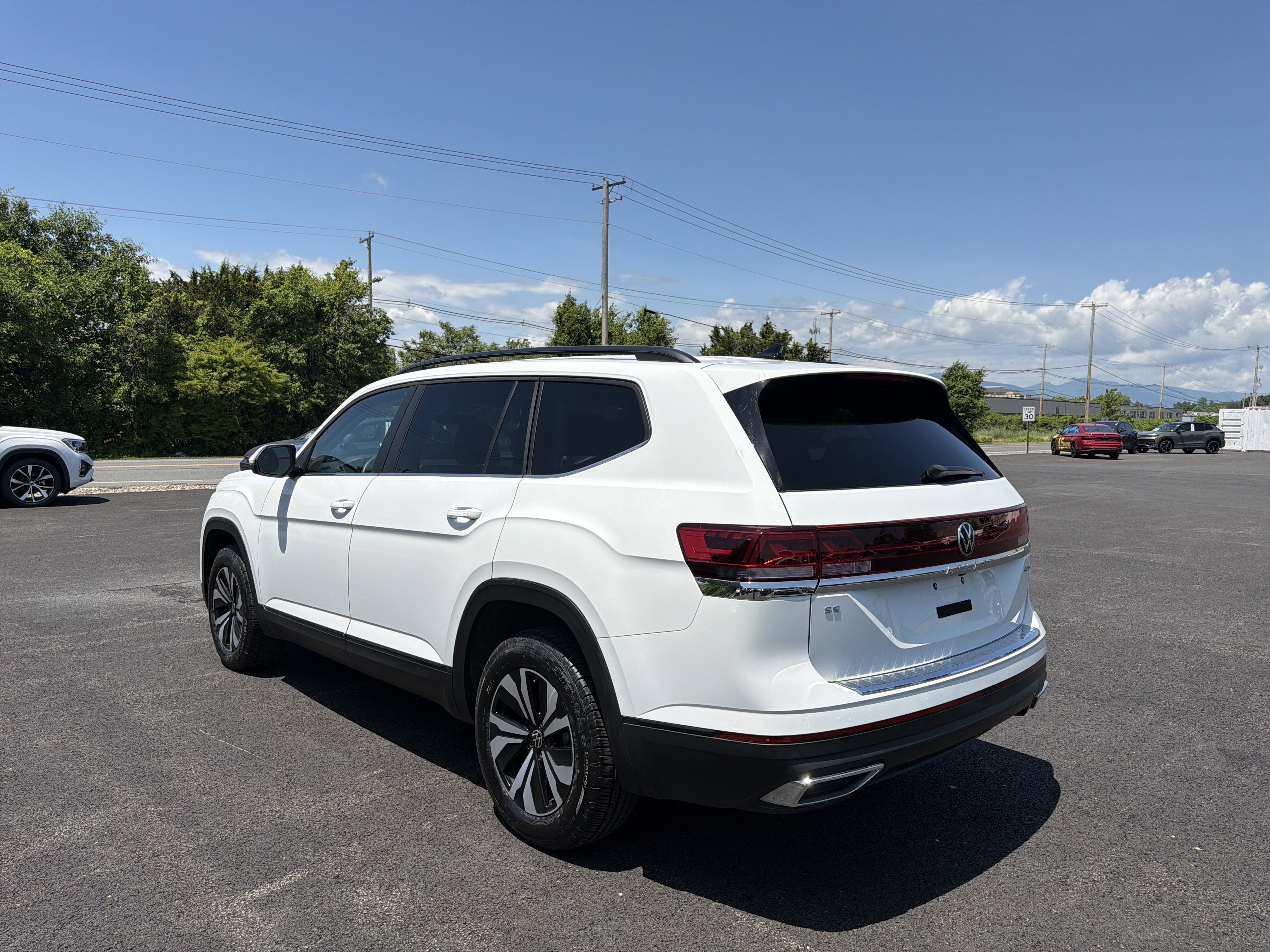 2024 Volkswagen Atlas 2.0T SE
