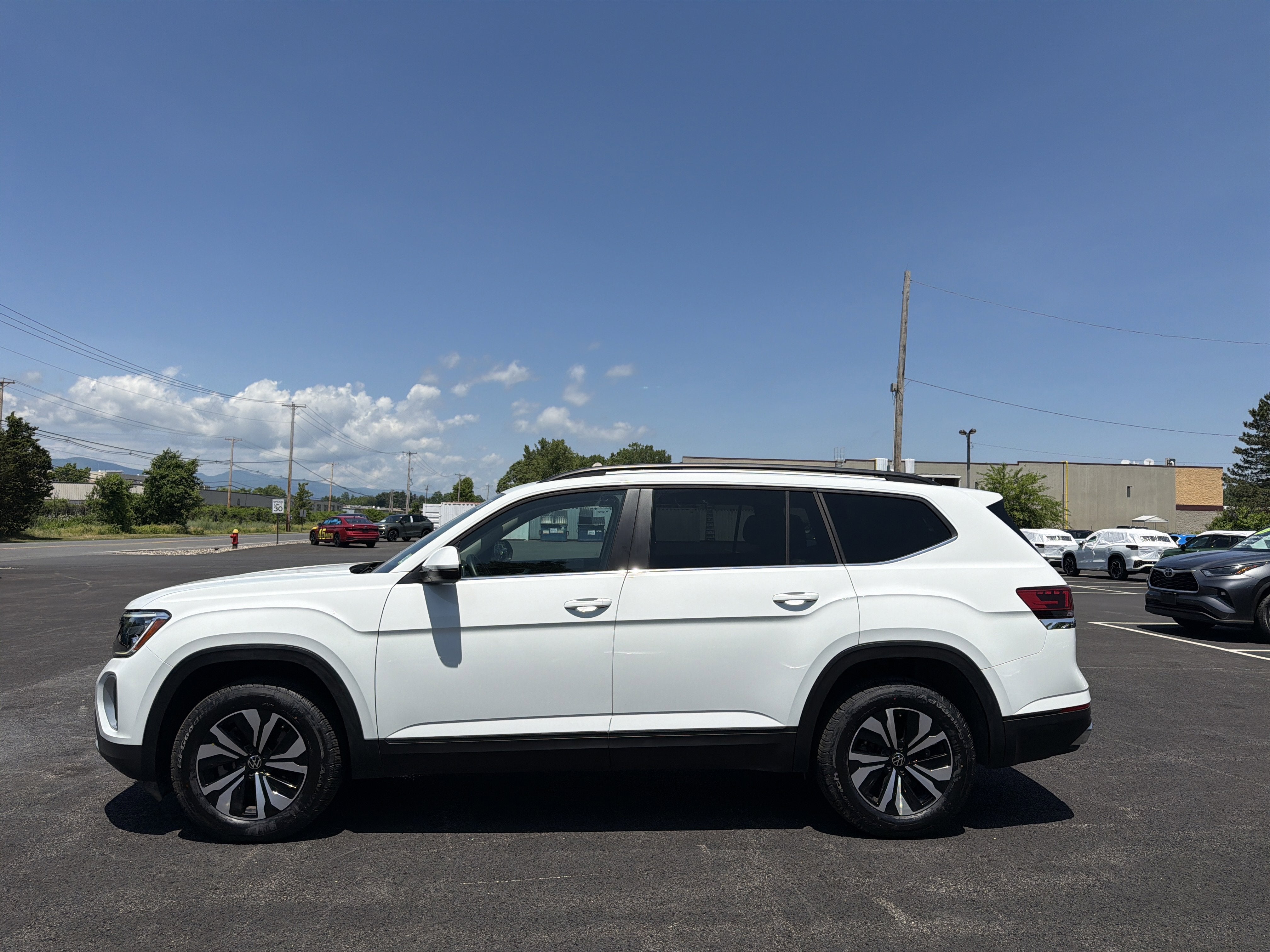2024 Volkswagen Atlas 2.0T SE