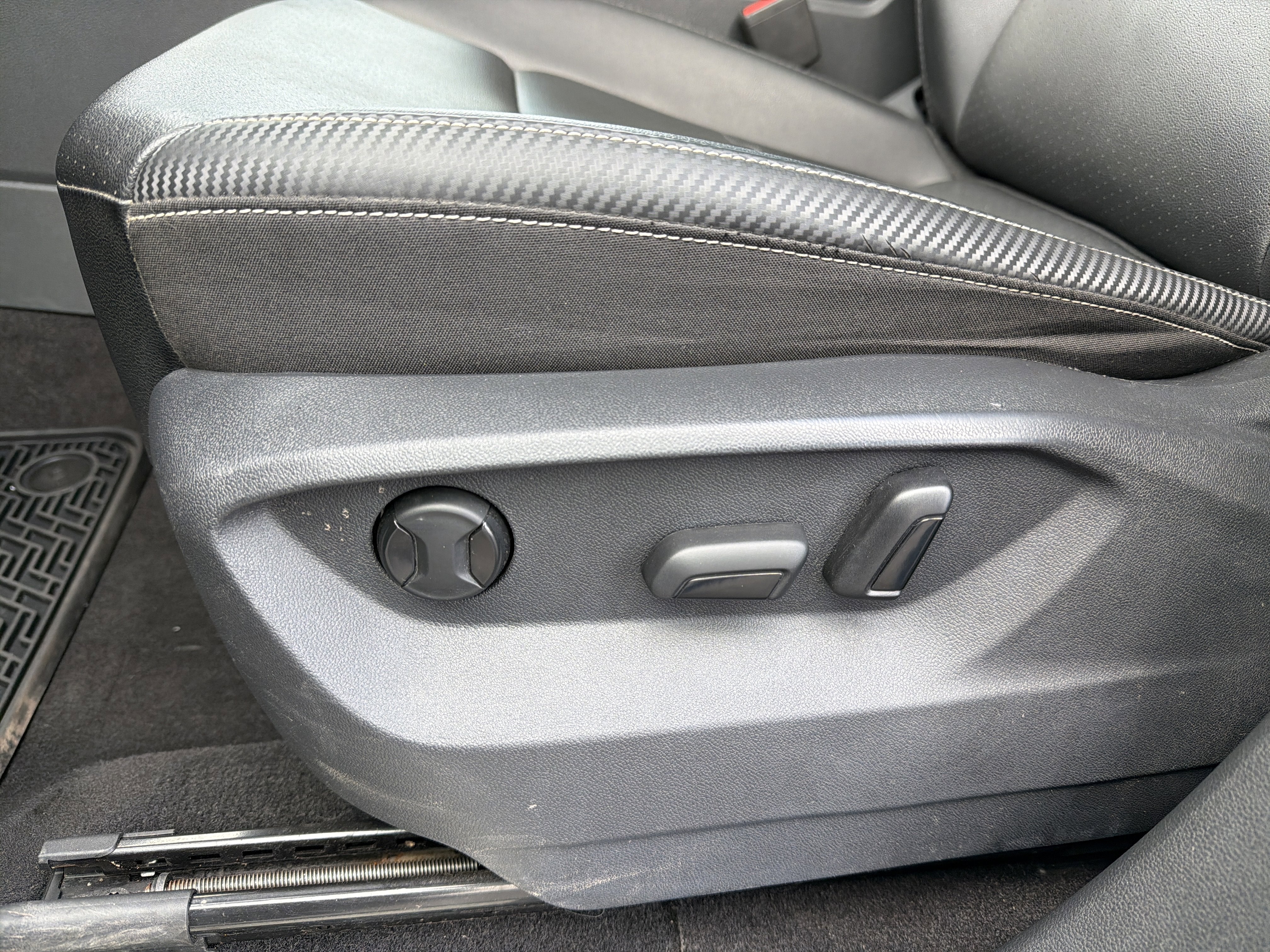 2021 Volkswagen Atlas Cross Sport 3.6L V6 SE w/Technology R-Line