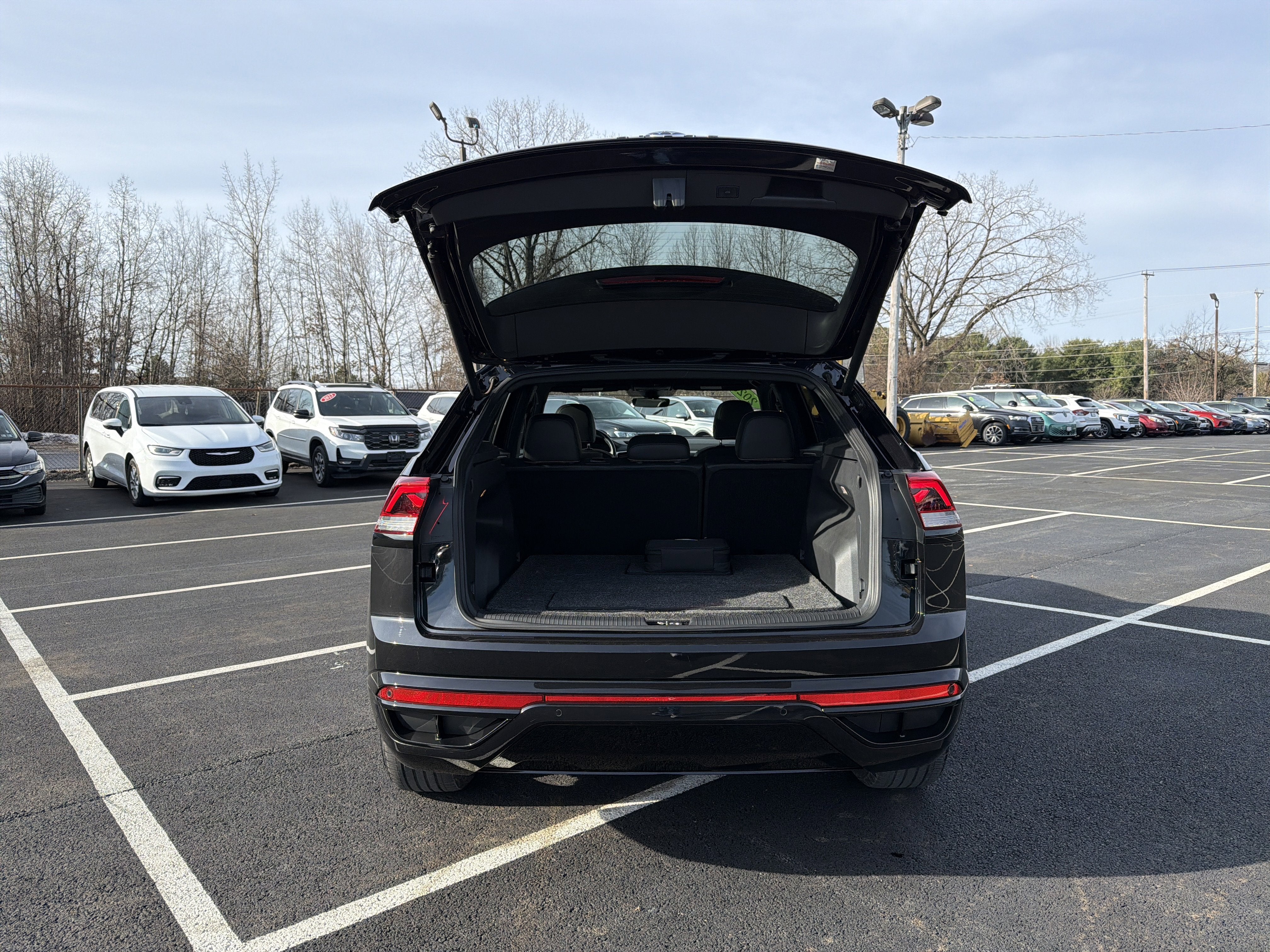 2023 Volkswagen Atlas Cross Sport 2.0T SEL R-Line