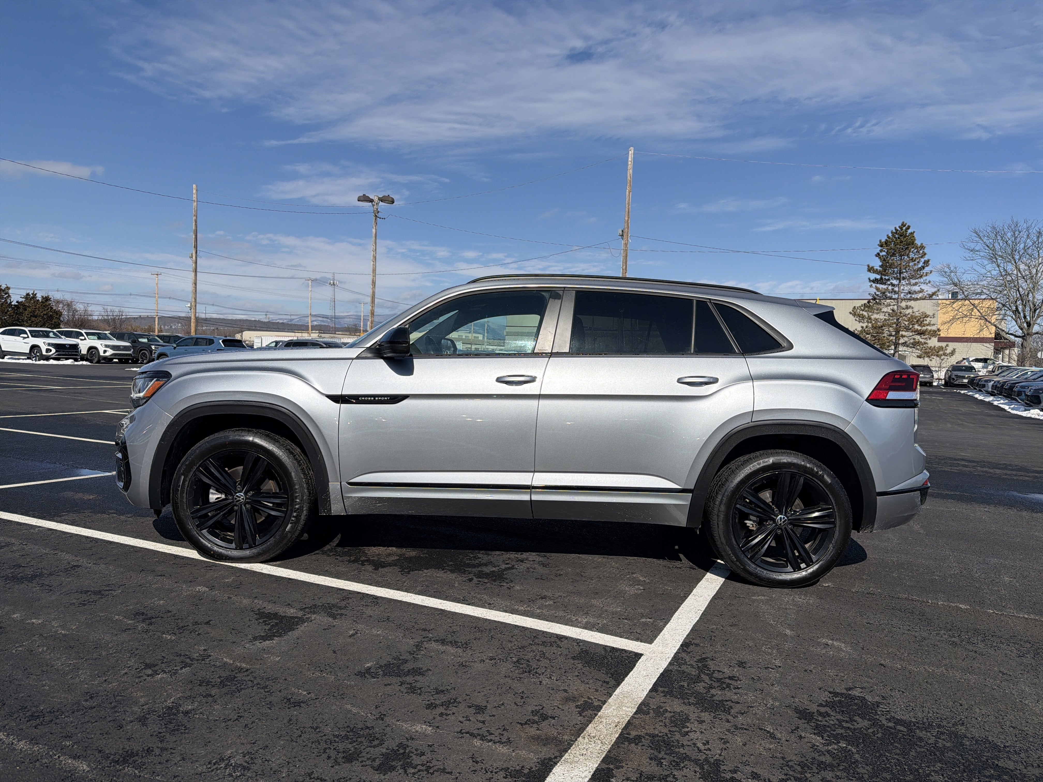 2023 Volkswagen Atlas Cross Sport 3.6L V6 SEL R-Line