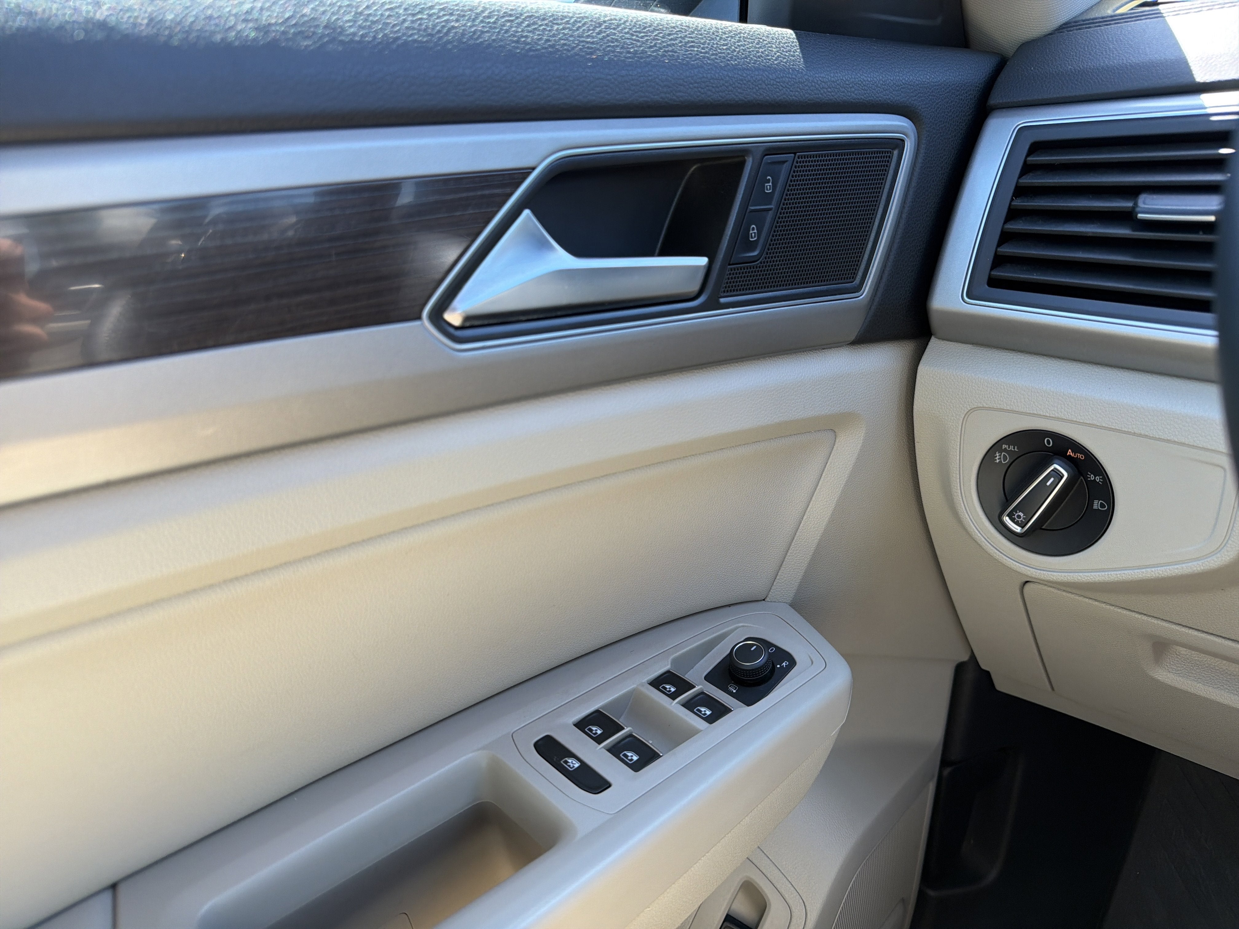2019 Volkswagen Atlas 3.6L V6 SE w/Technology