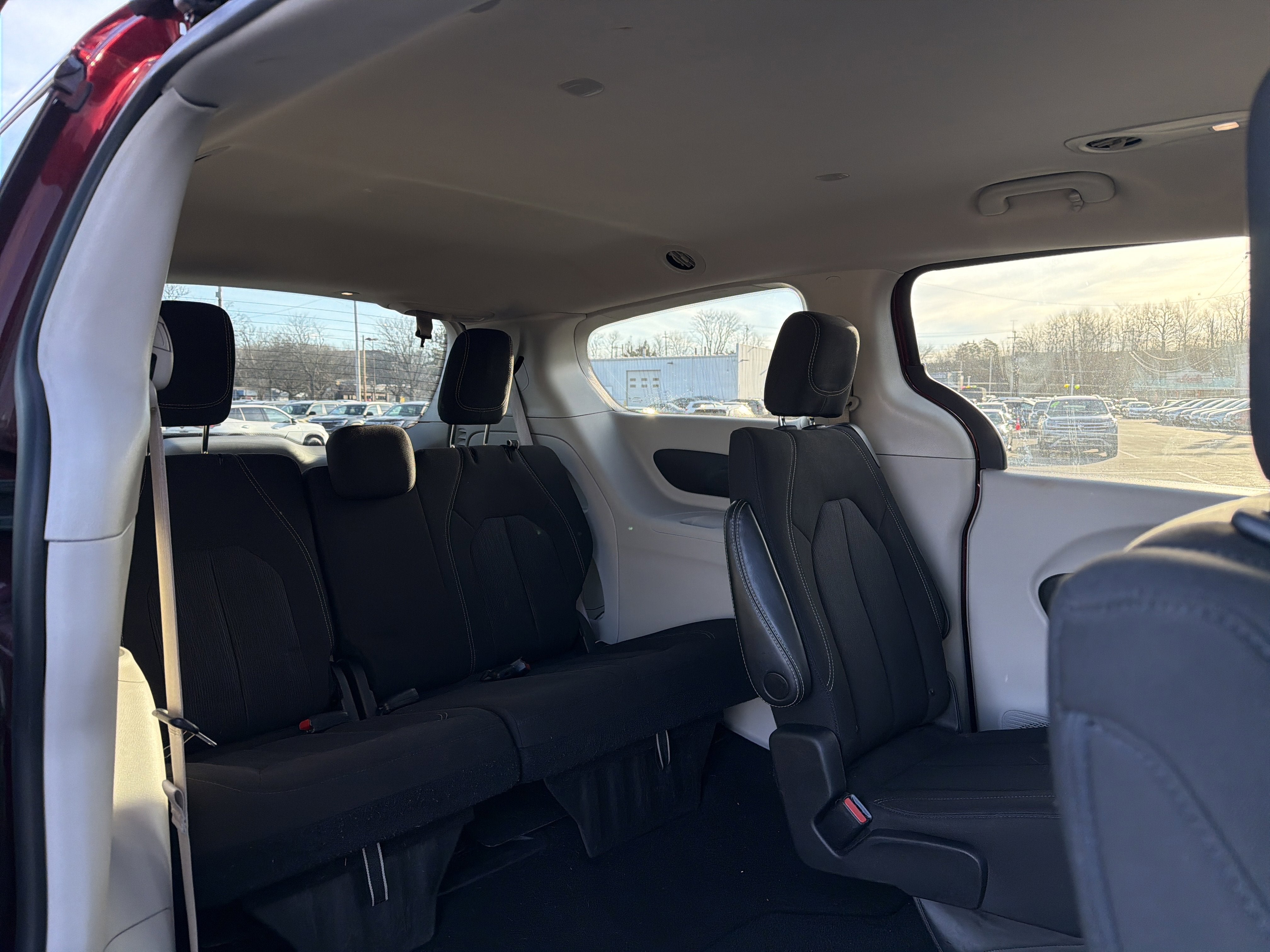 2023 Chrysler Voyager LX