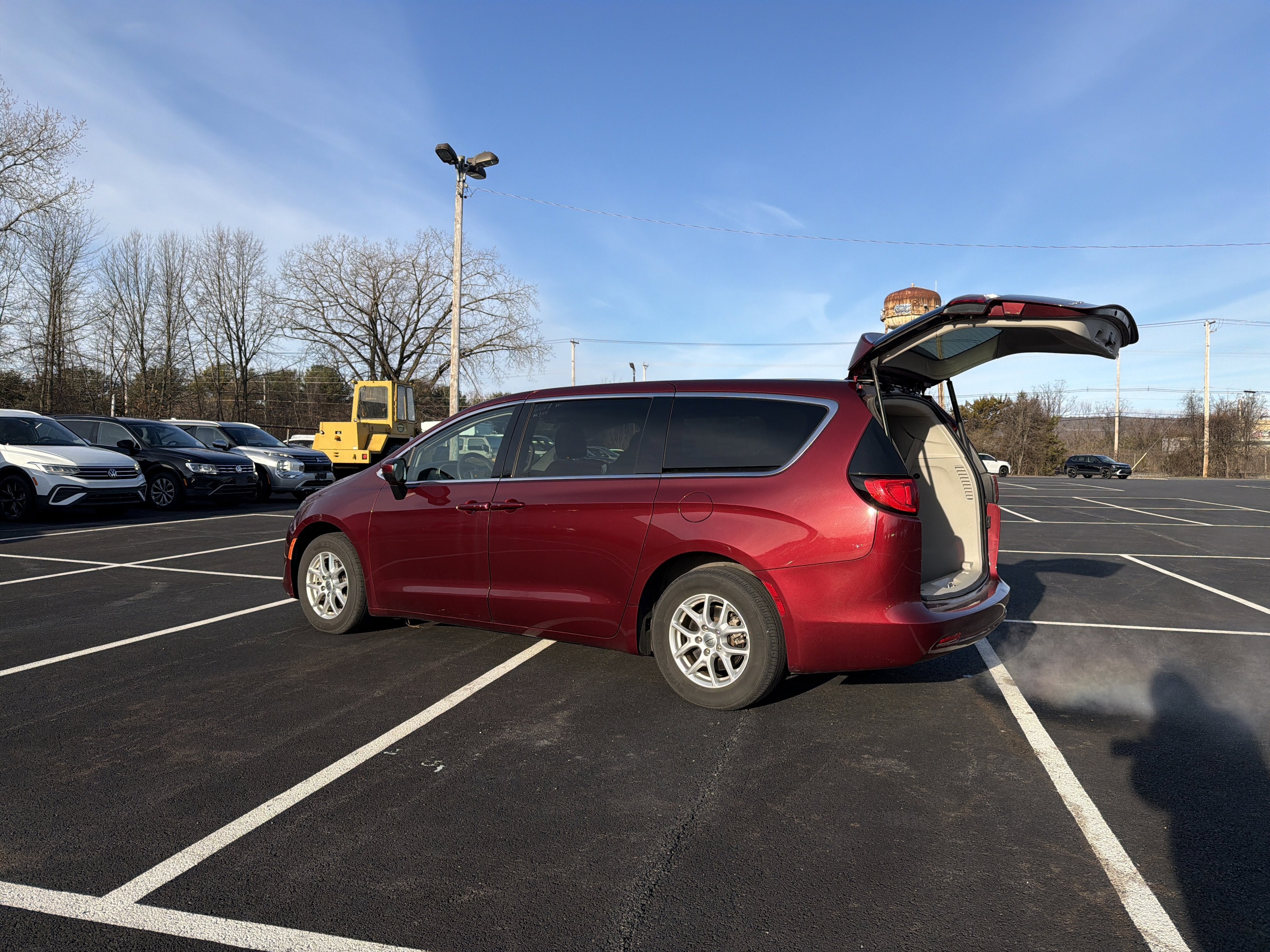 2023 Chrysler Voyager LX