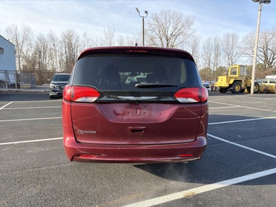 2023 Chrysler Voyager LX