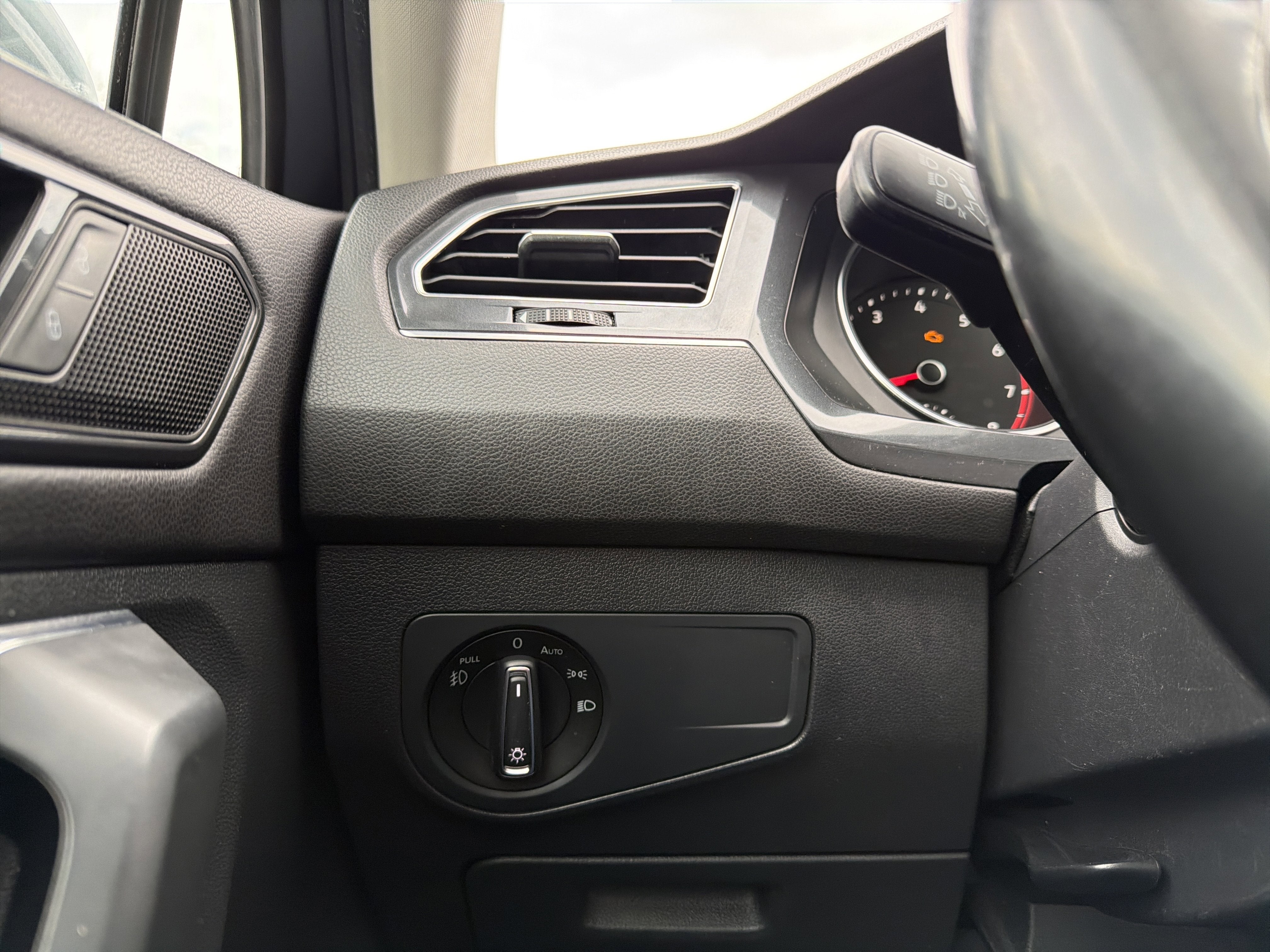 2018 Volkswagen Tiguan 2.0T SEL 4Motion