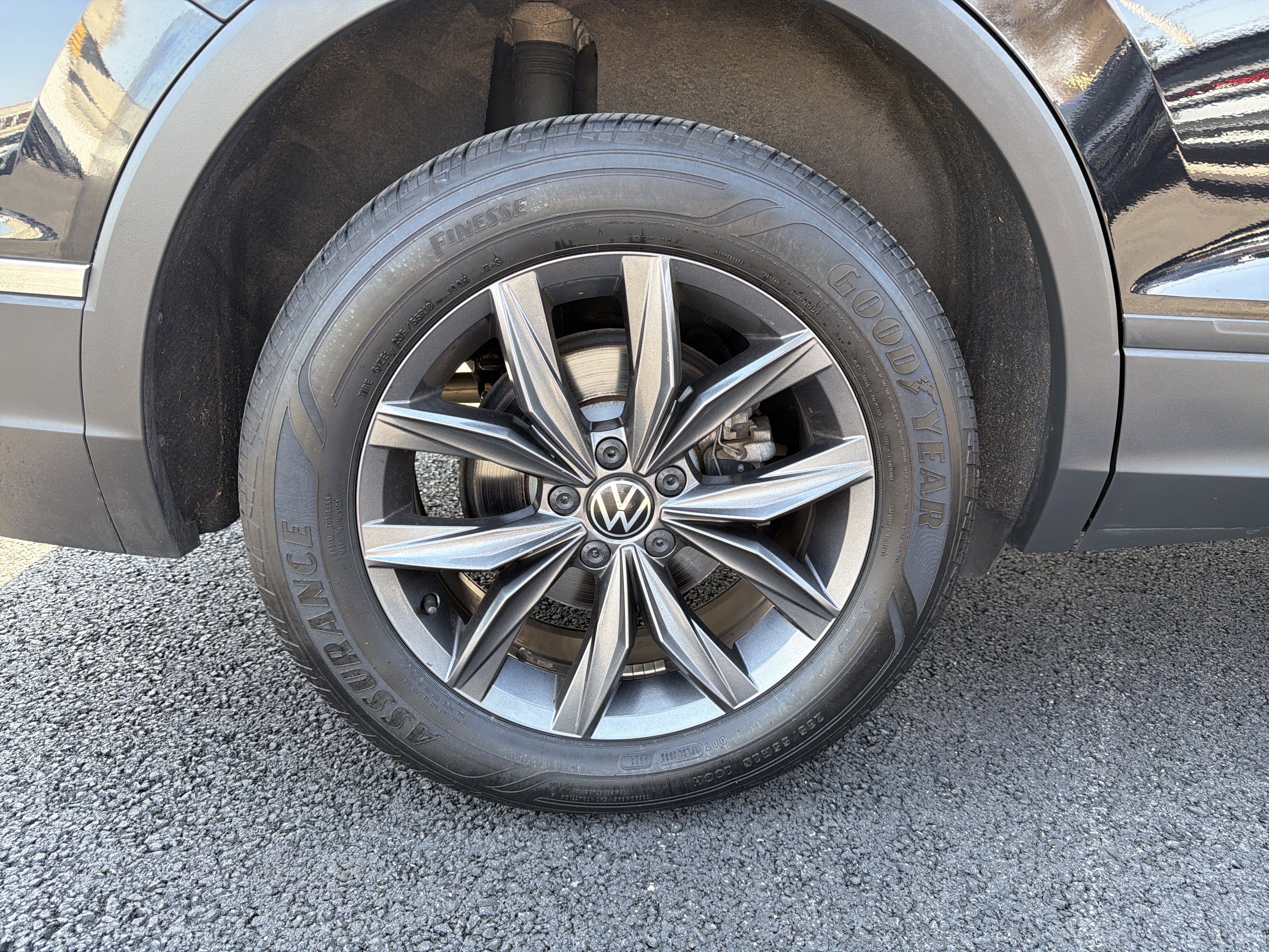 2023 Volkswagen Tiguan 2.0T SE