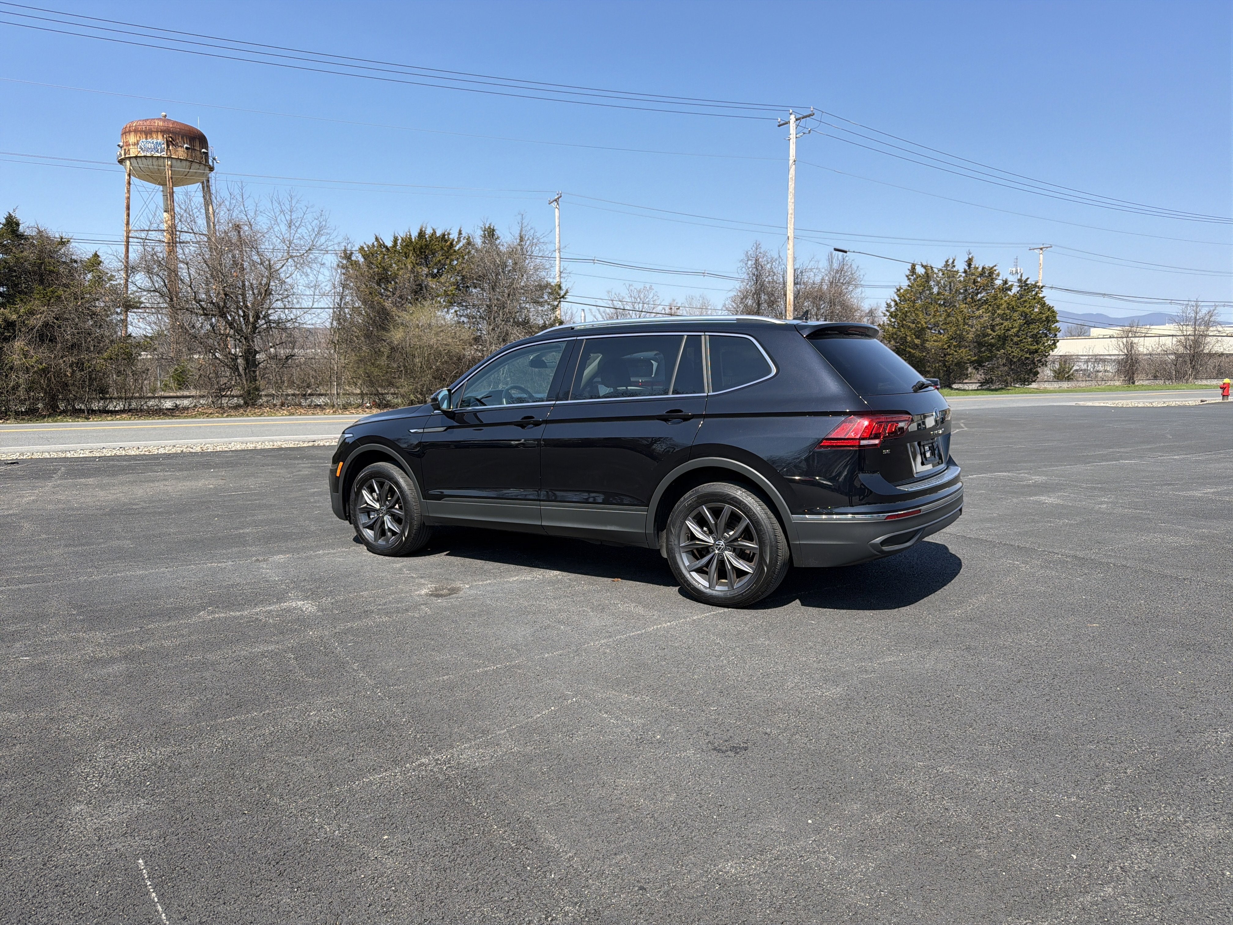2023 Volkswagen Tiguan 2.0T SE
