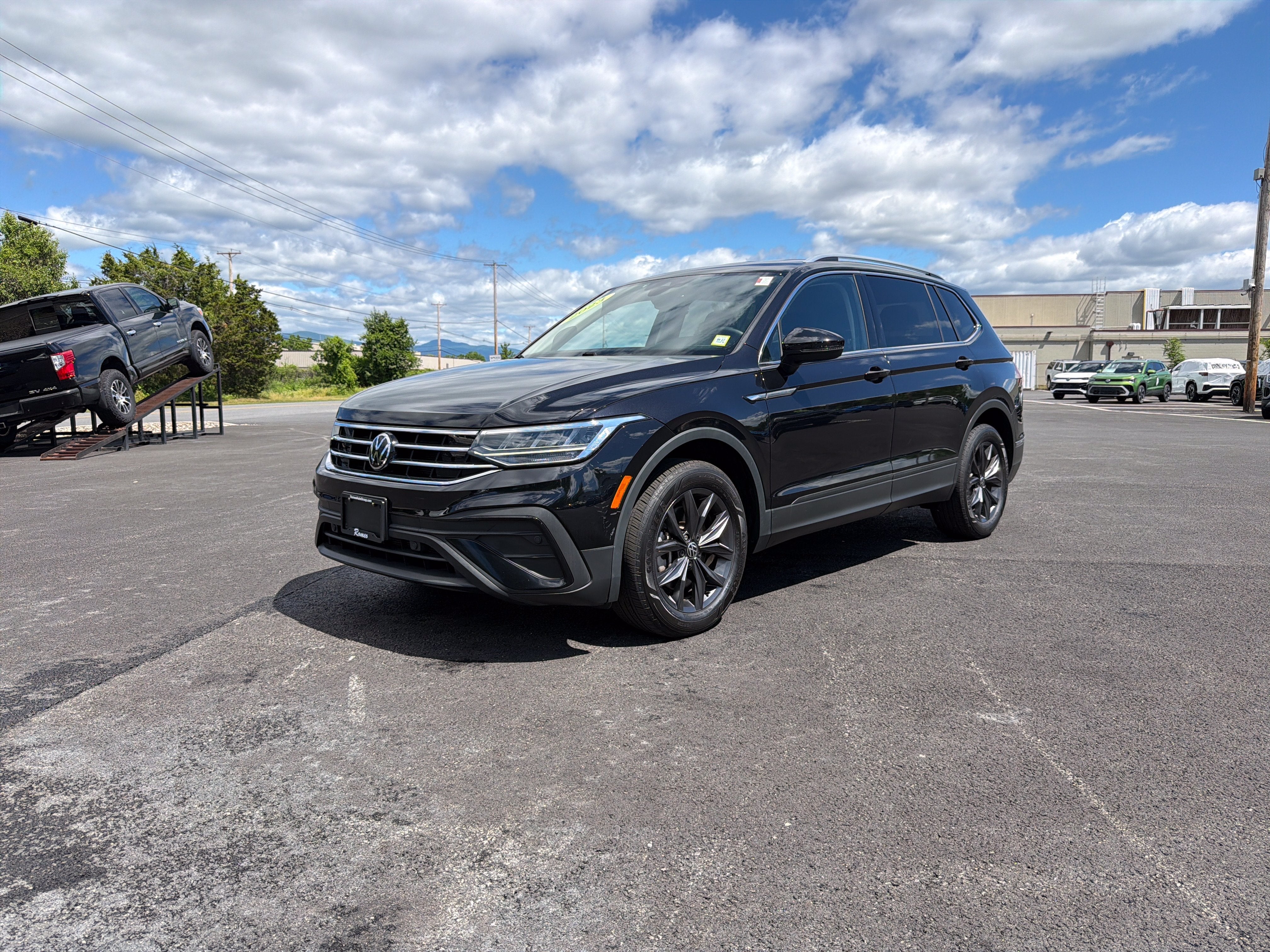 2023 Volkswagen Tiguan 2.0T SE