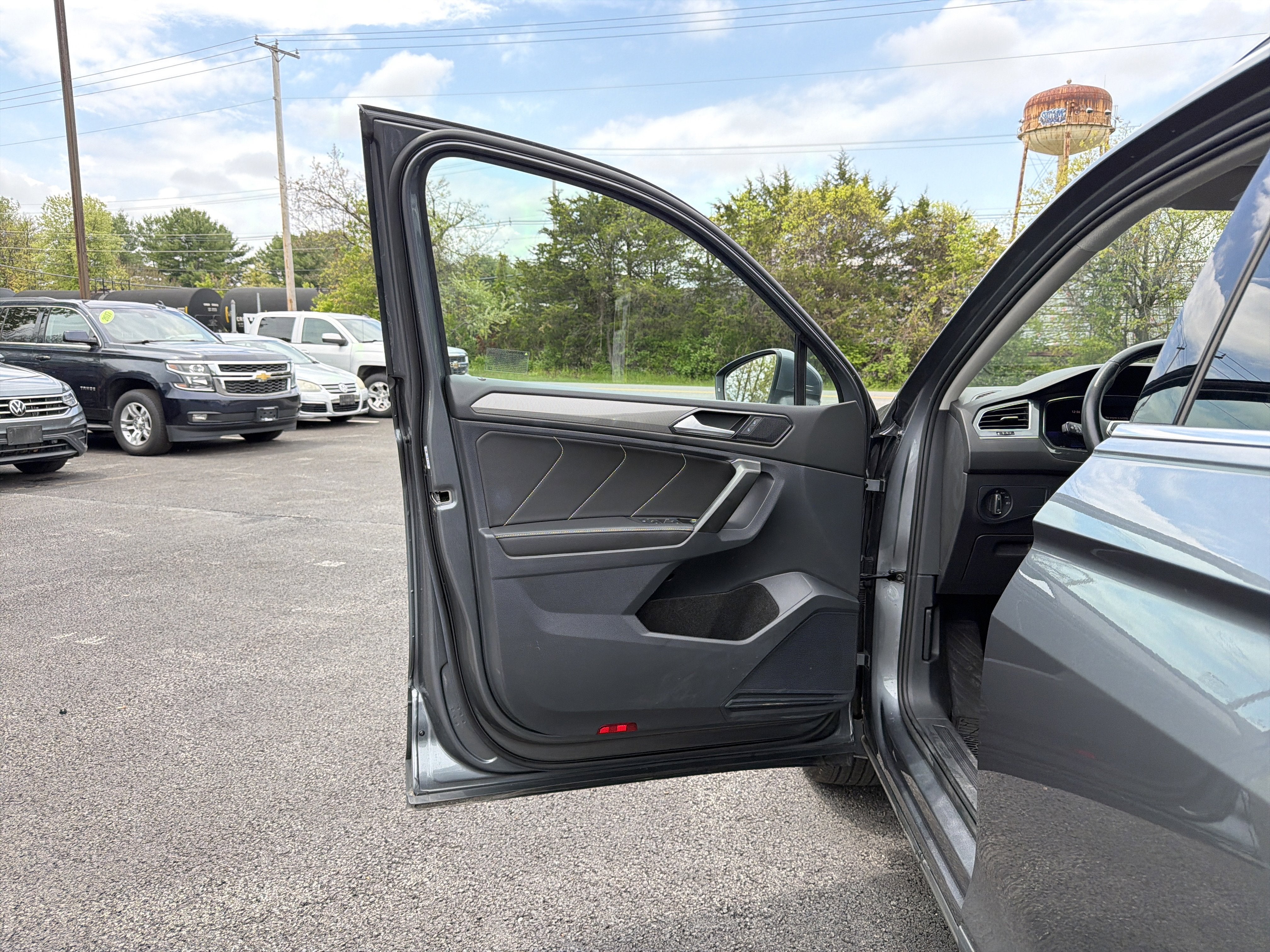 2023 Volkswagen Tiguan 2.0T SE