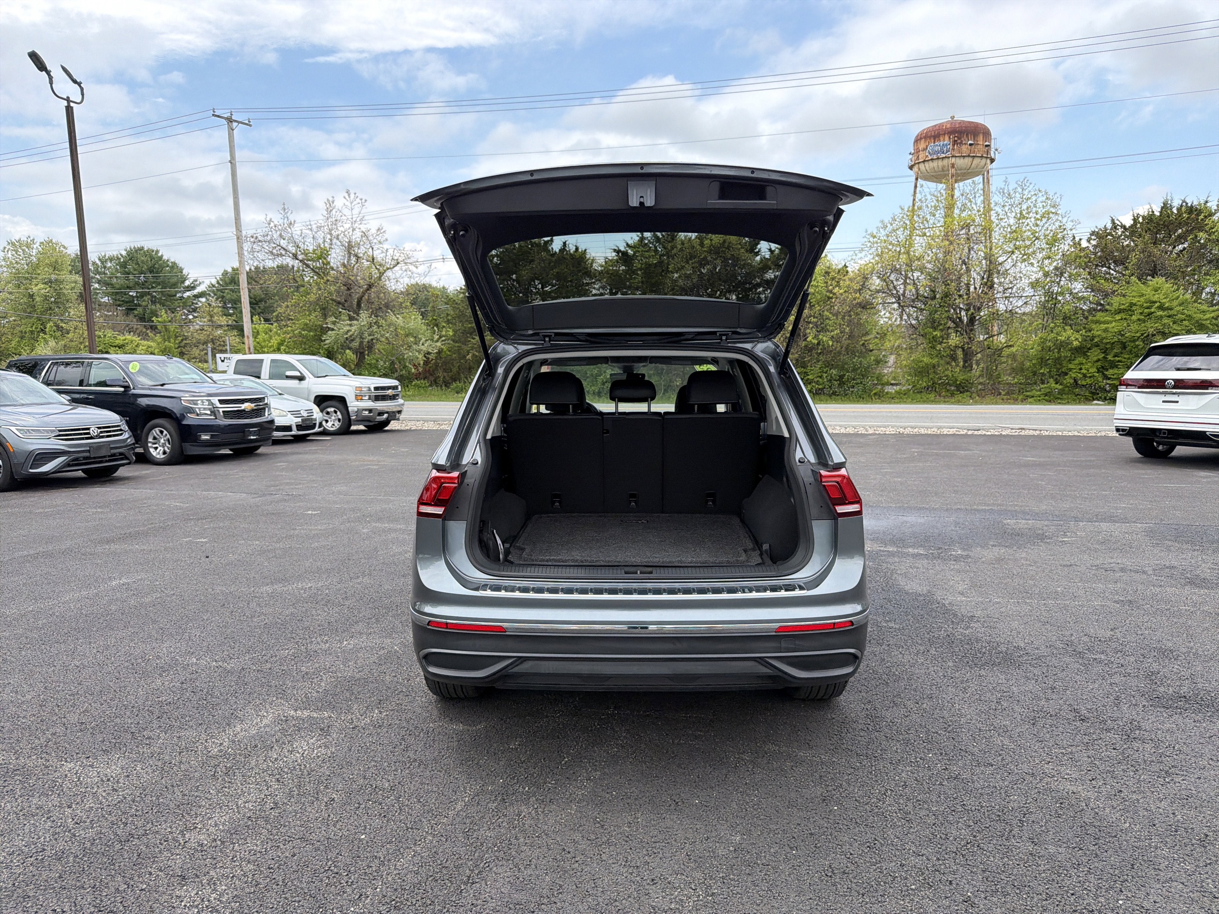2023 Volkswagen Tiguan 2.0T SE