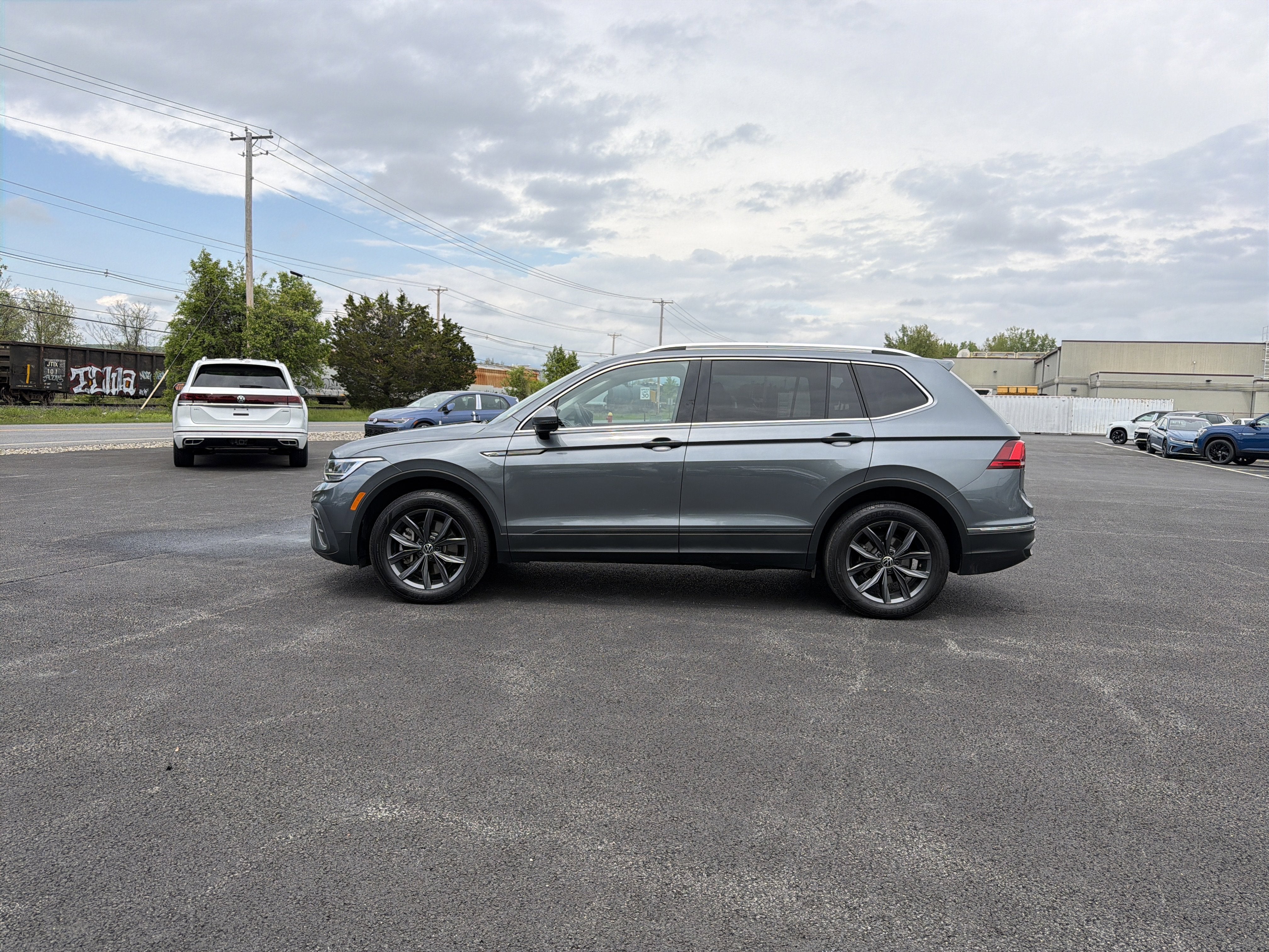 2023 Volkswagen Tiguan 2.0T SE