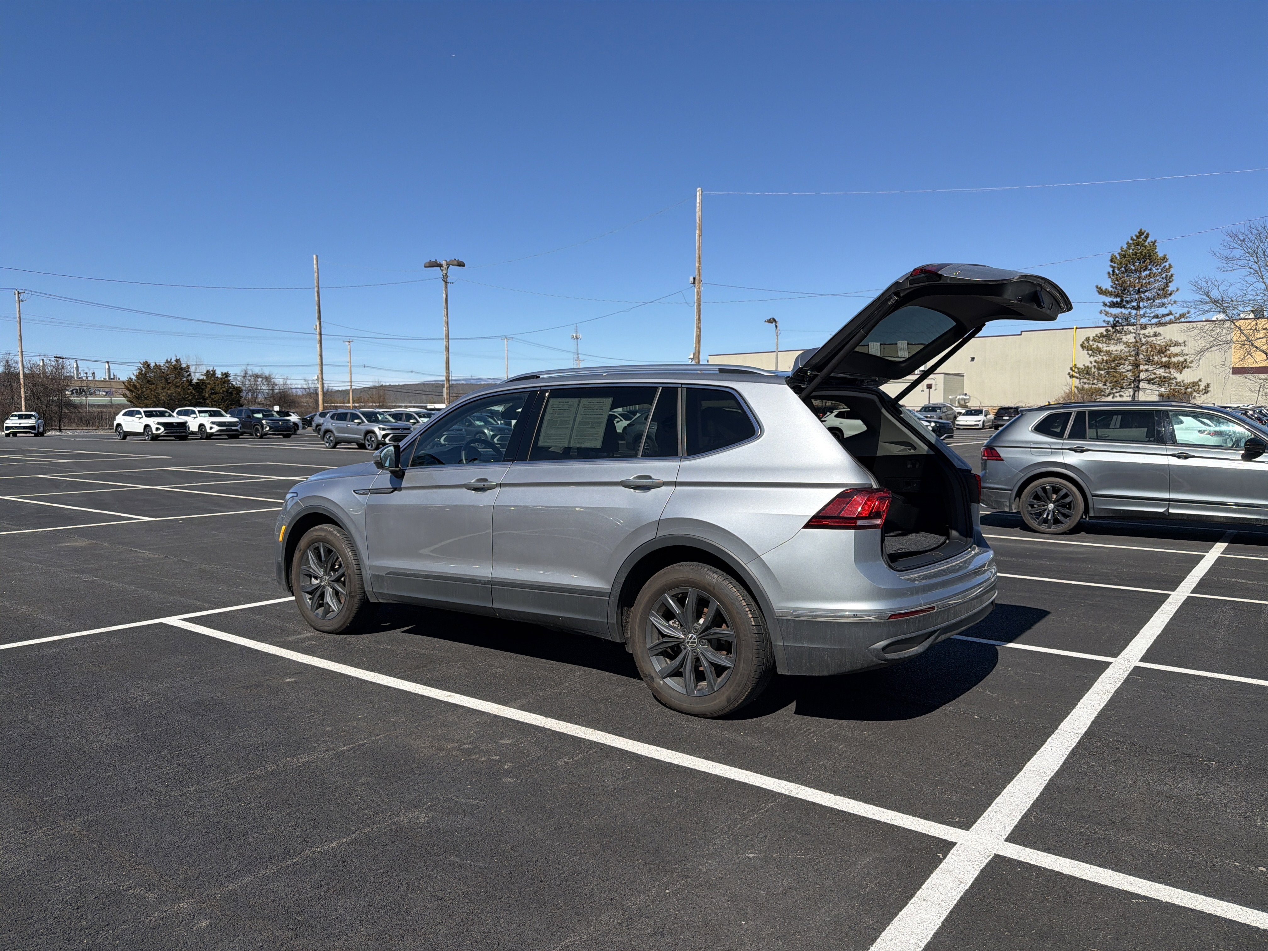 2024 Volkswagen Tiguan 2.0T SE