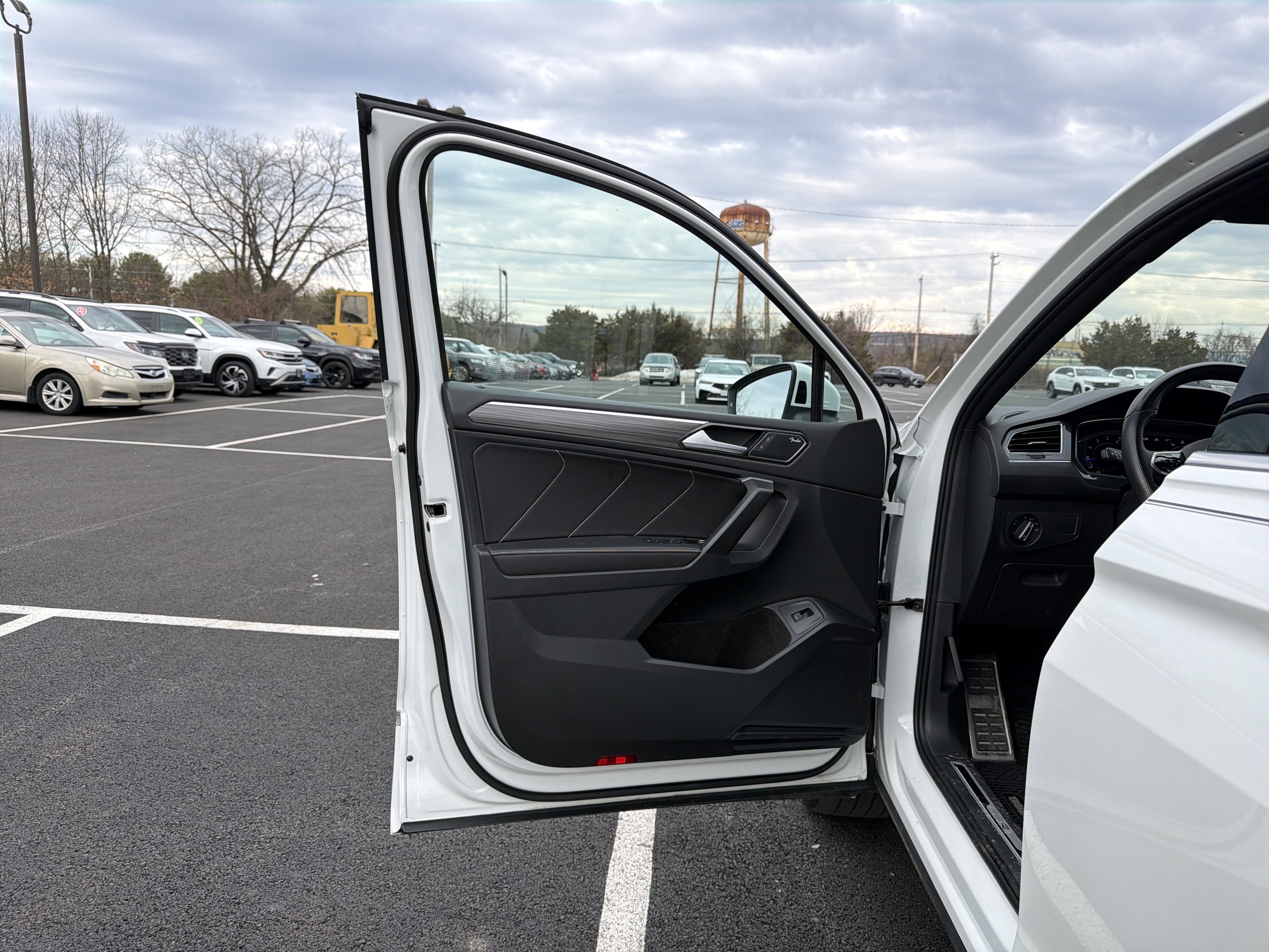 2023 Volkswagen Tiguan 2.0T SEL R-Line