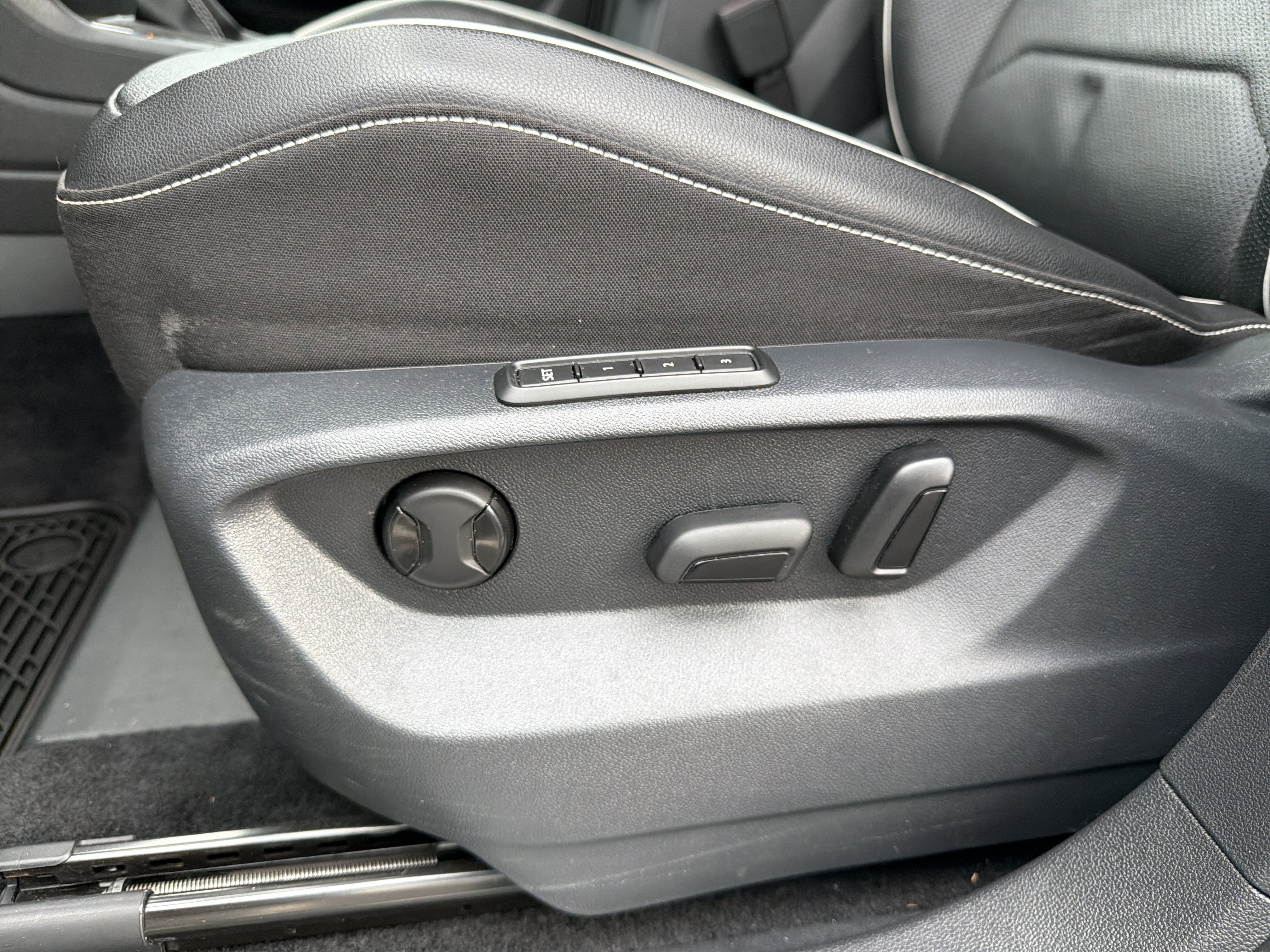 2023 Volkswagen Tiguan 2.0T SEL R-Line