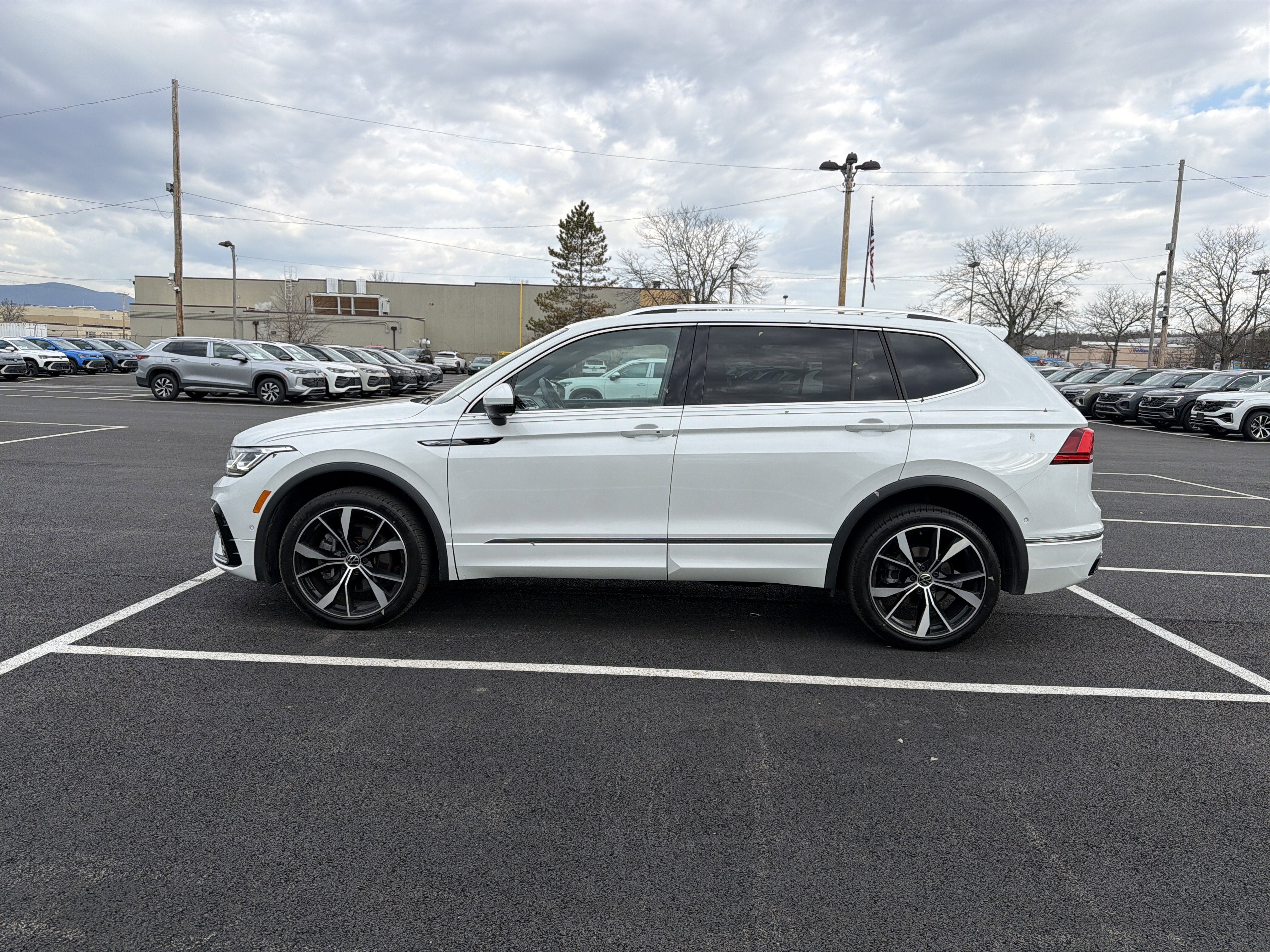 2023 Volkswagen Tiguan 2.0T SEL R-Line