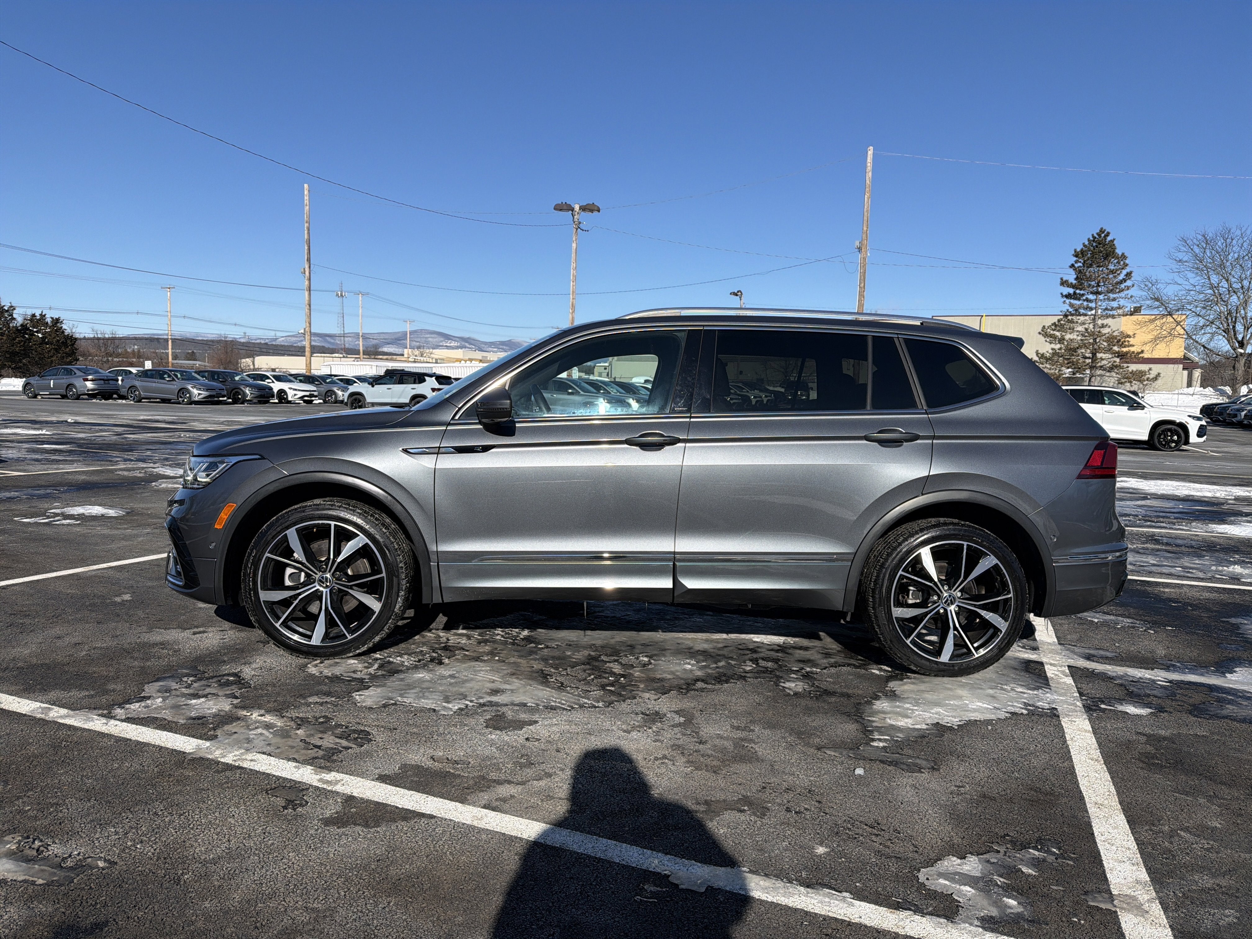 2024 Volkswagen Tiguan 2.0T SEL R-Line
