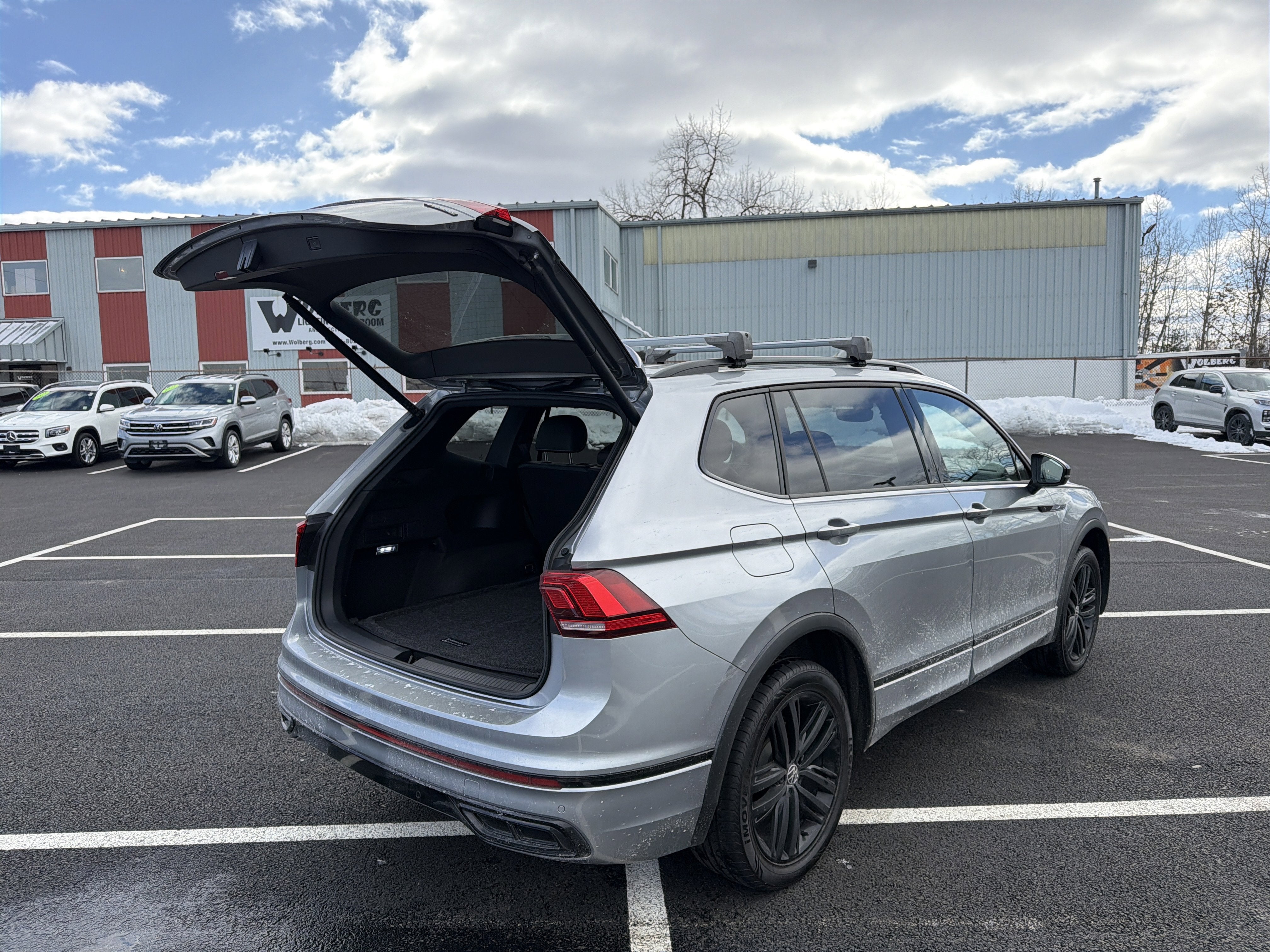 2022 Volkswagen Tiguan 2.0T SE R-Line Black