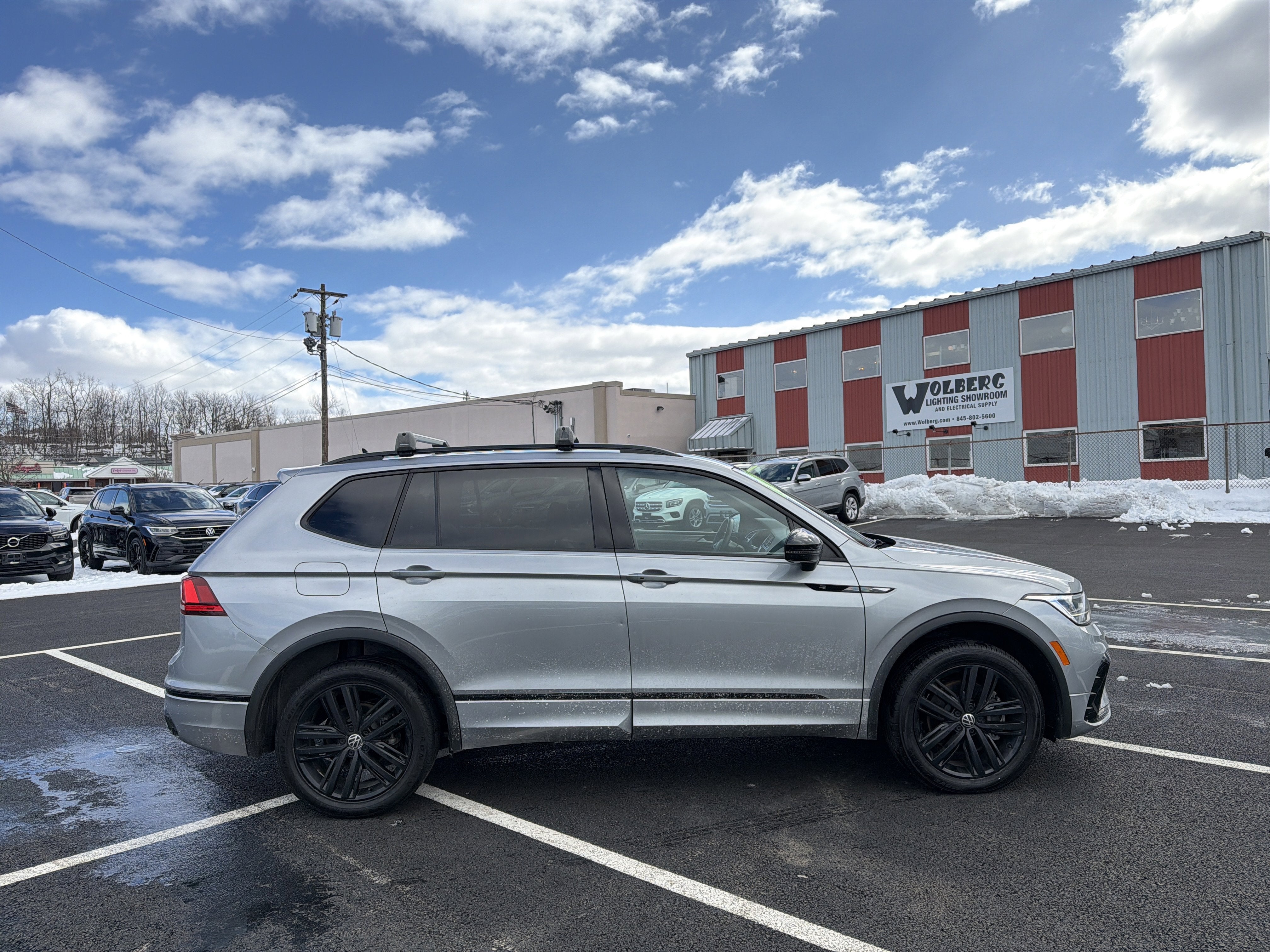 2022 Volkswagen Tiguan 2.0T SE R-Line Black