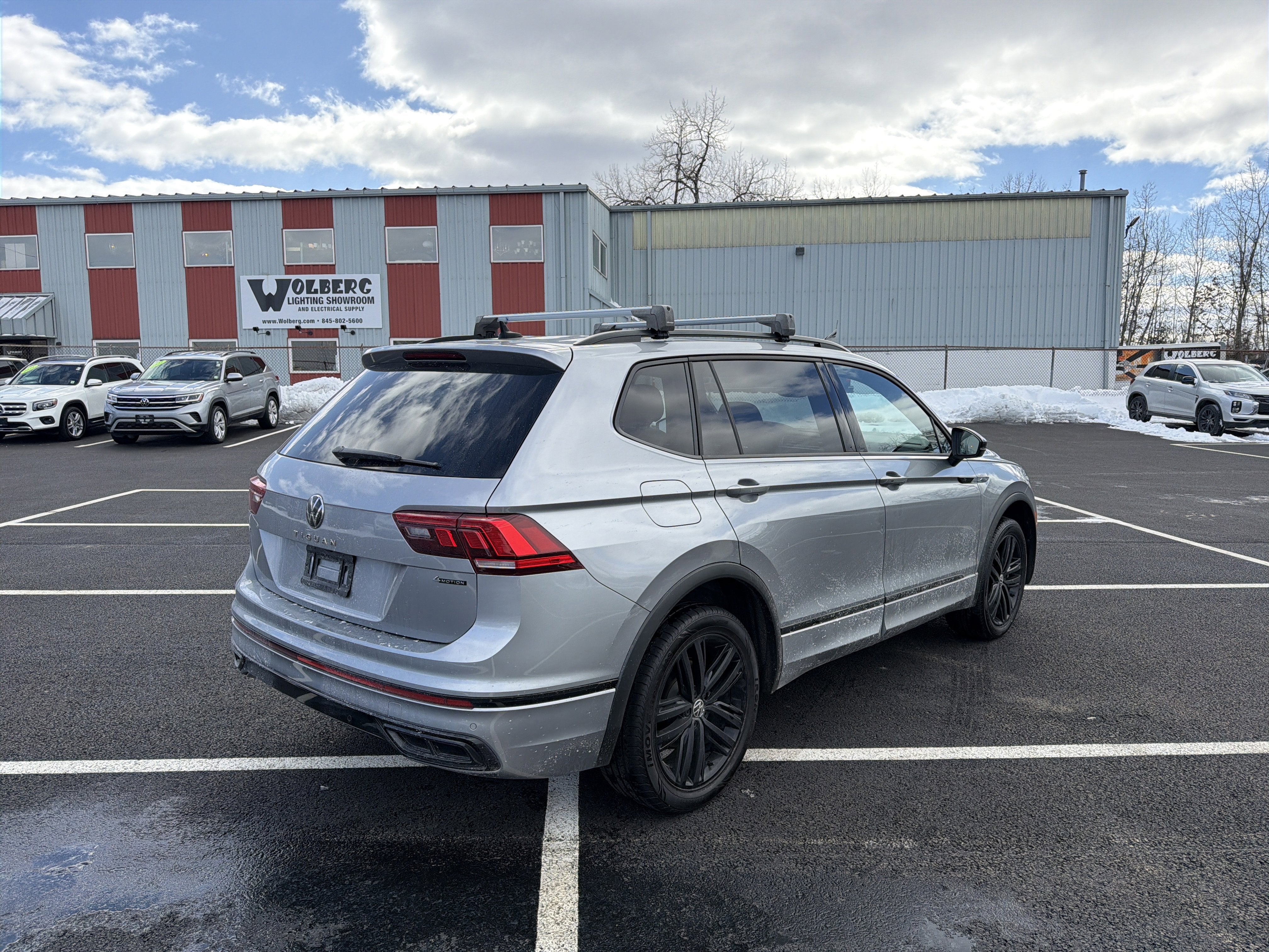 2022 Volkswagen Tiguan 2.0T SE R-Line Black