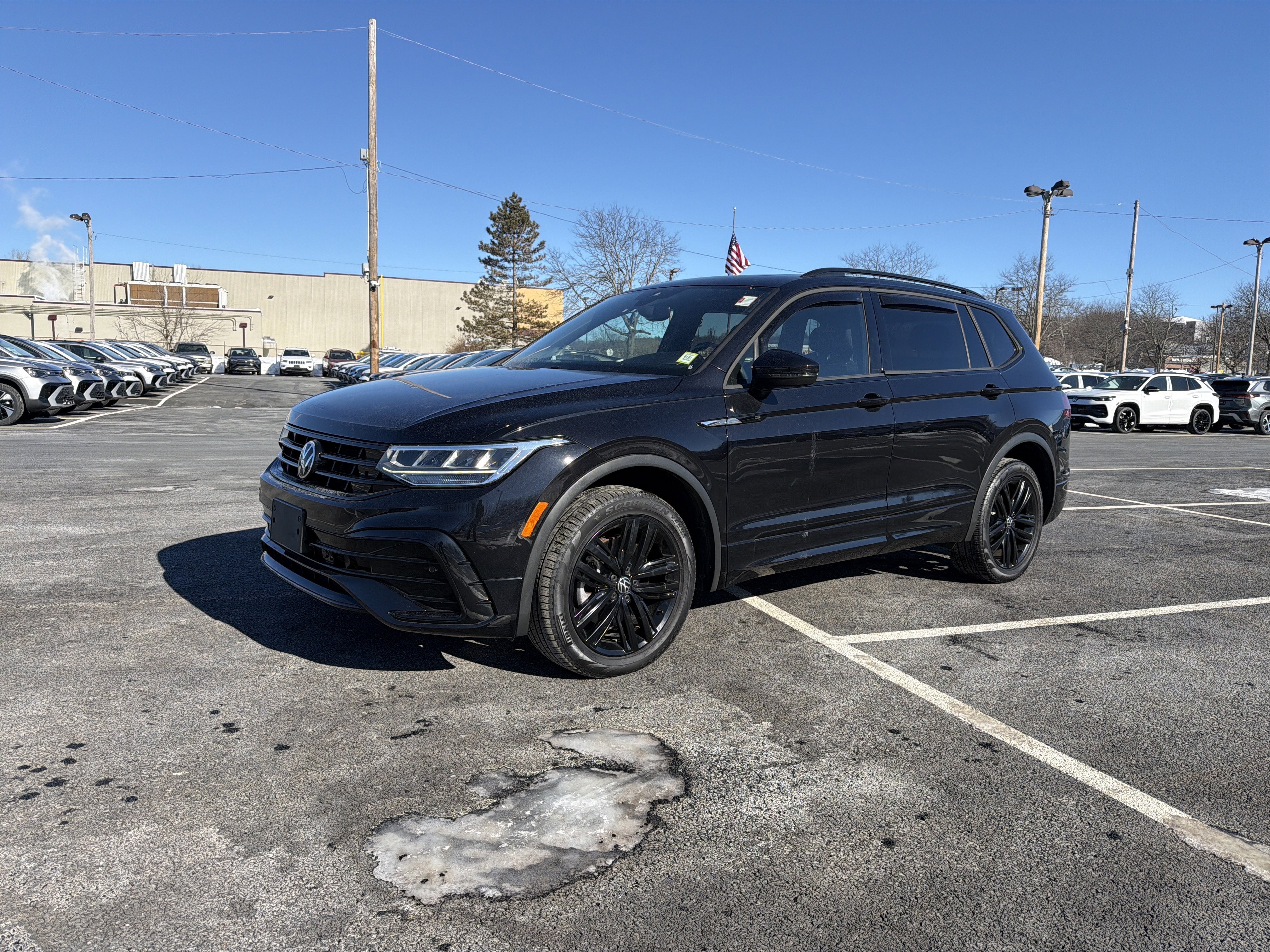 2022 Volkswagen Tiguan 2.0T SE R-Line Black