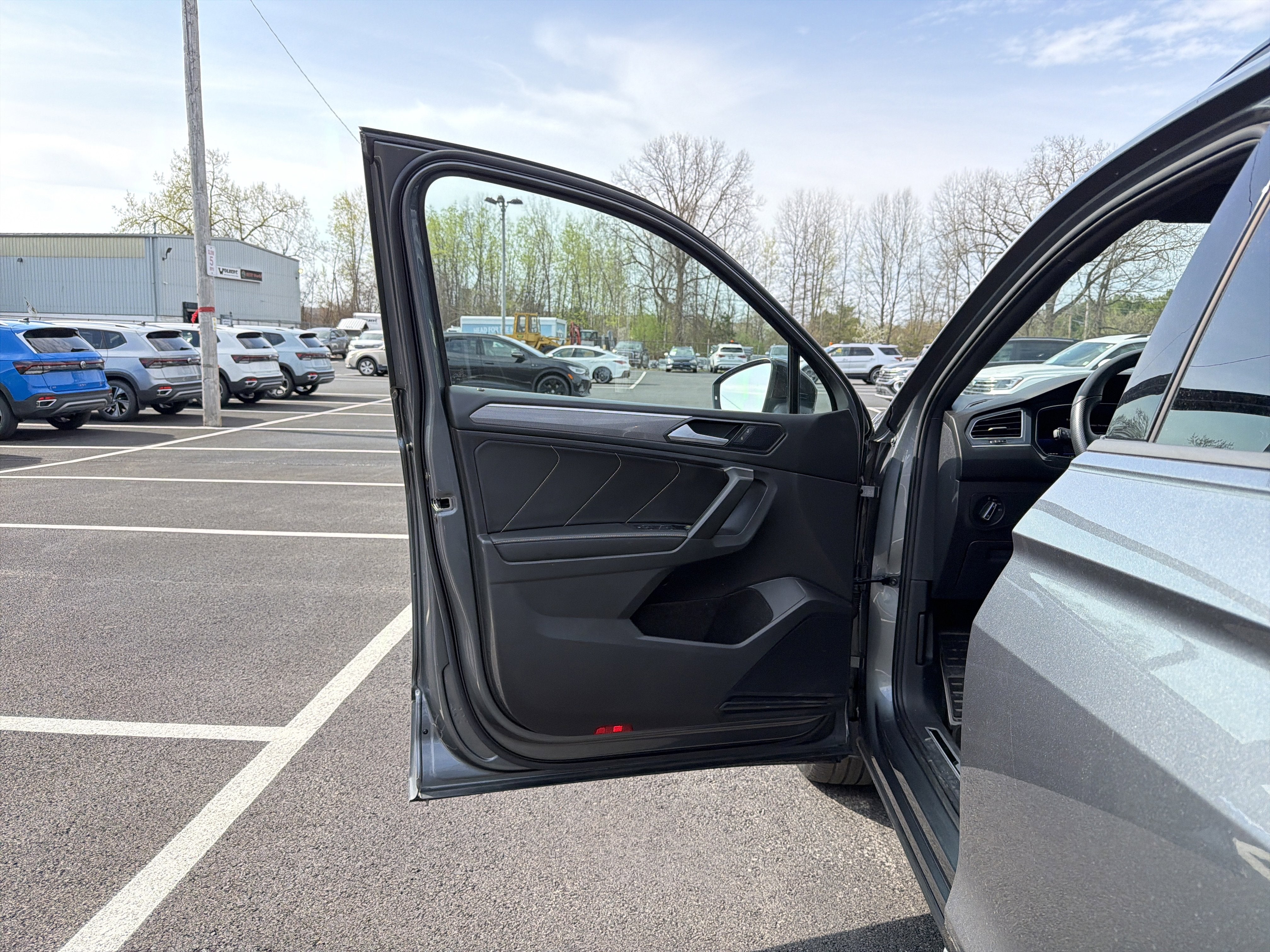 2023 Volkswagen Tiguan 2.0T SE R-Line Black