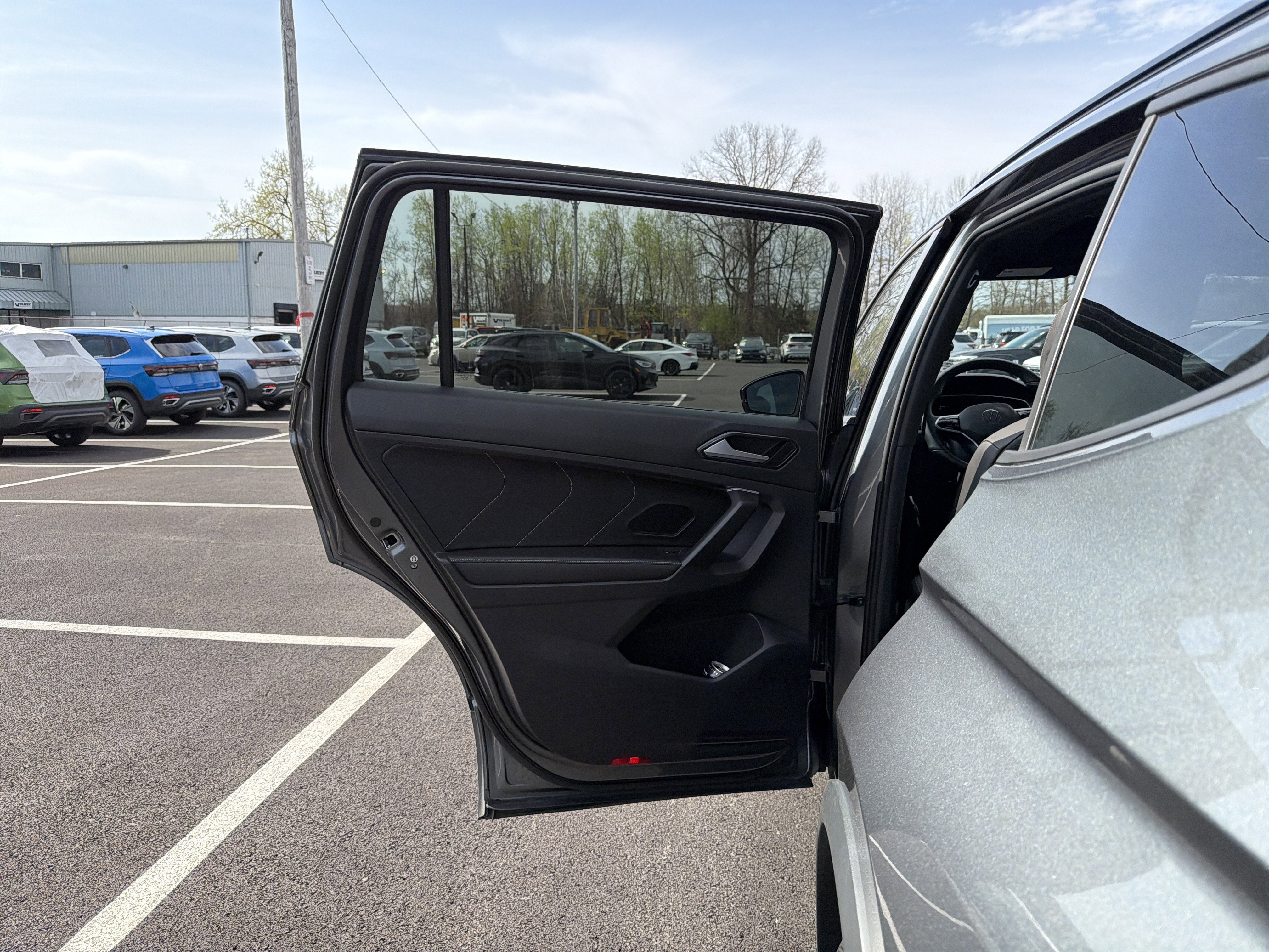 2023 Volkswagen Tiguan 2.0T SE R-Line Black