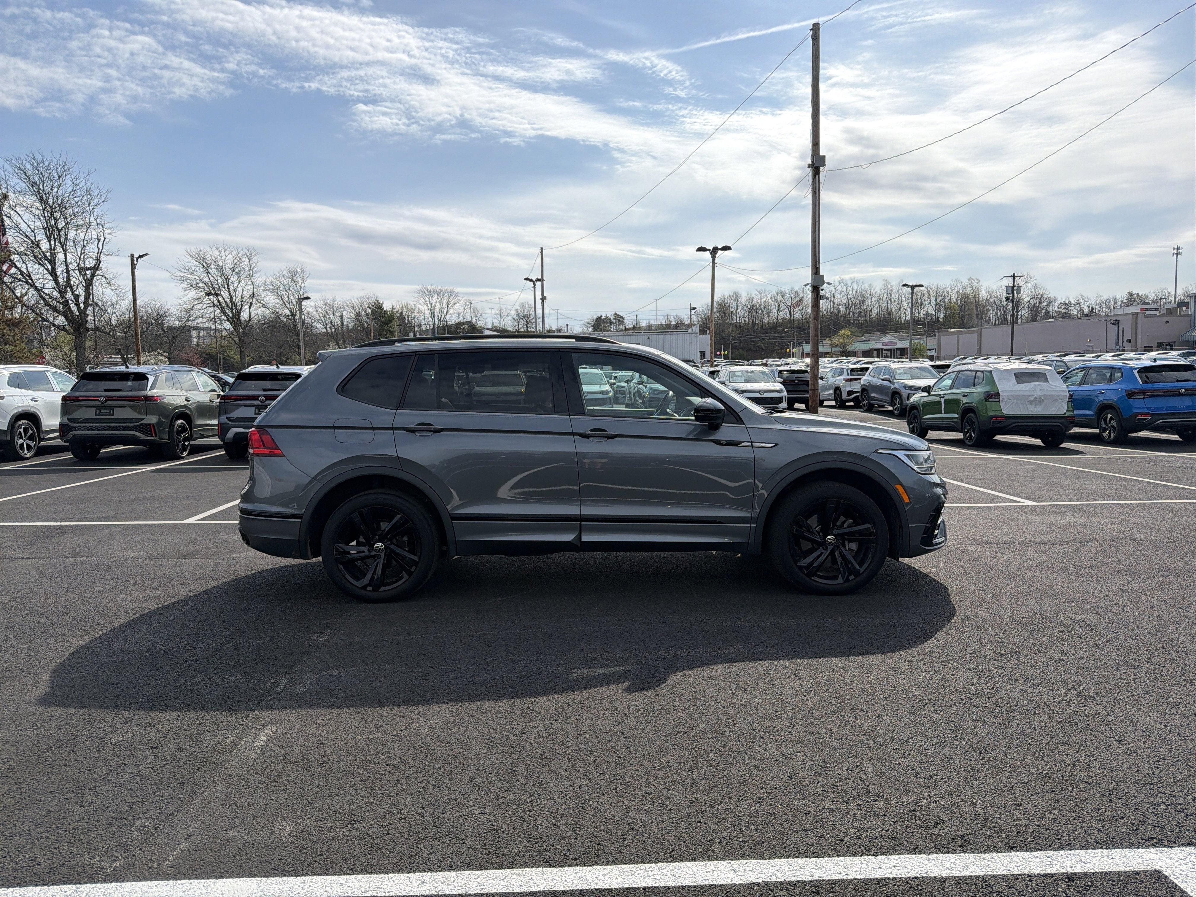 2023 Volkswagen Tiguan 2.0T SE R-Line Black