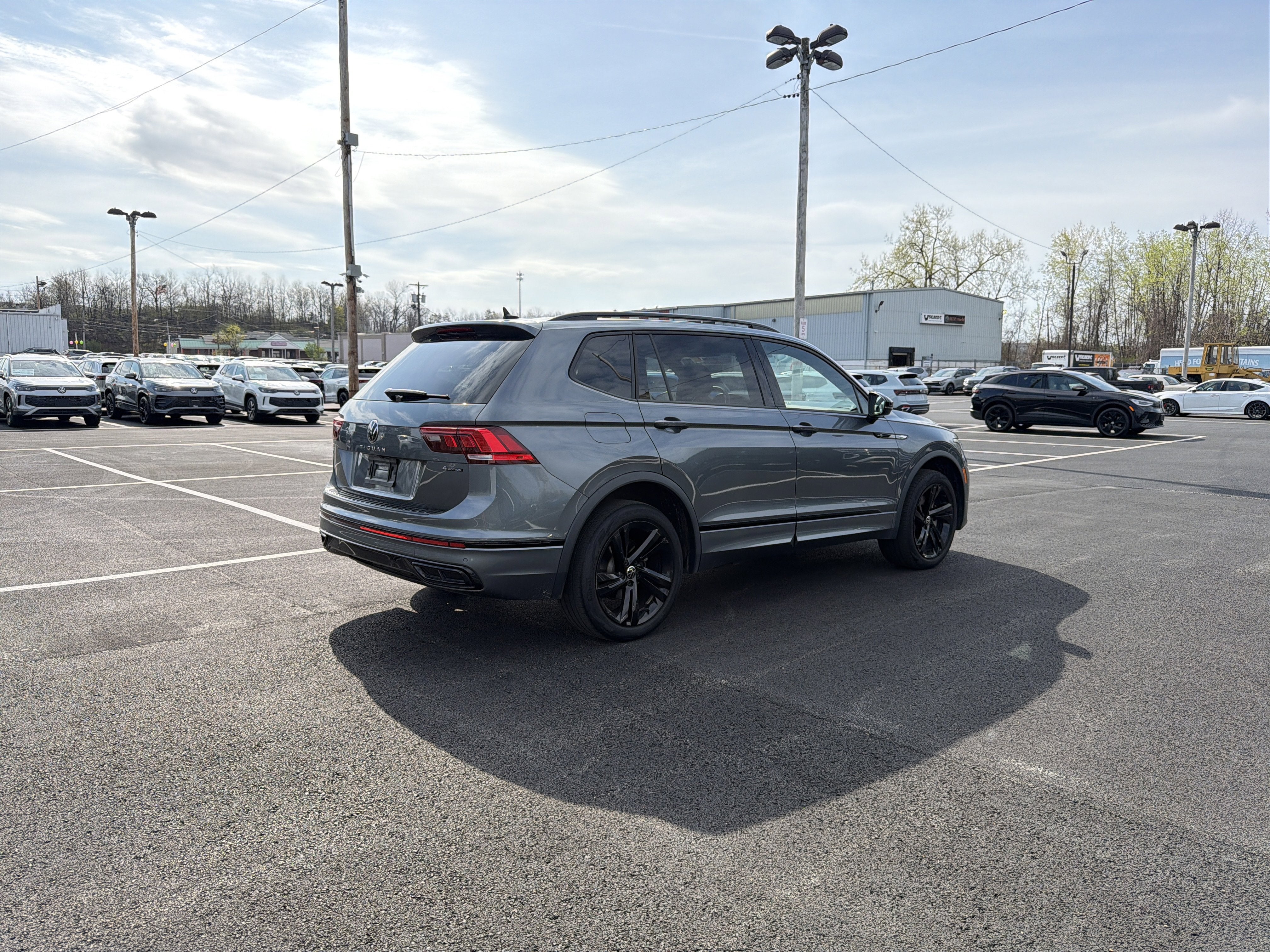 2023 Volkswagen Tiguan 2.0T SE R-Line Black
