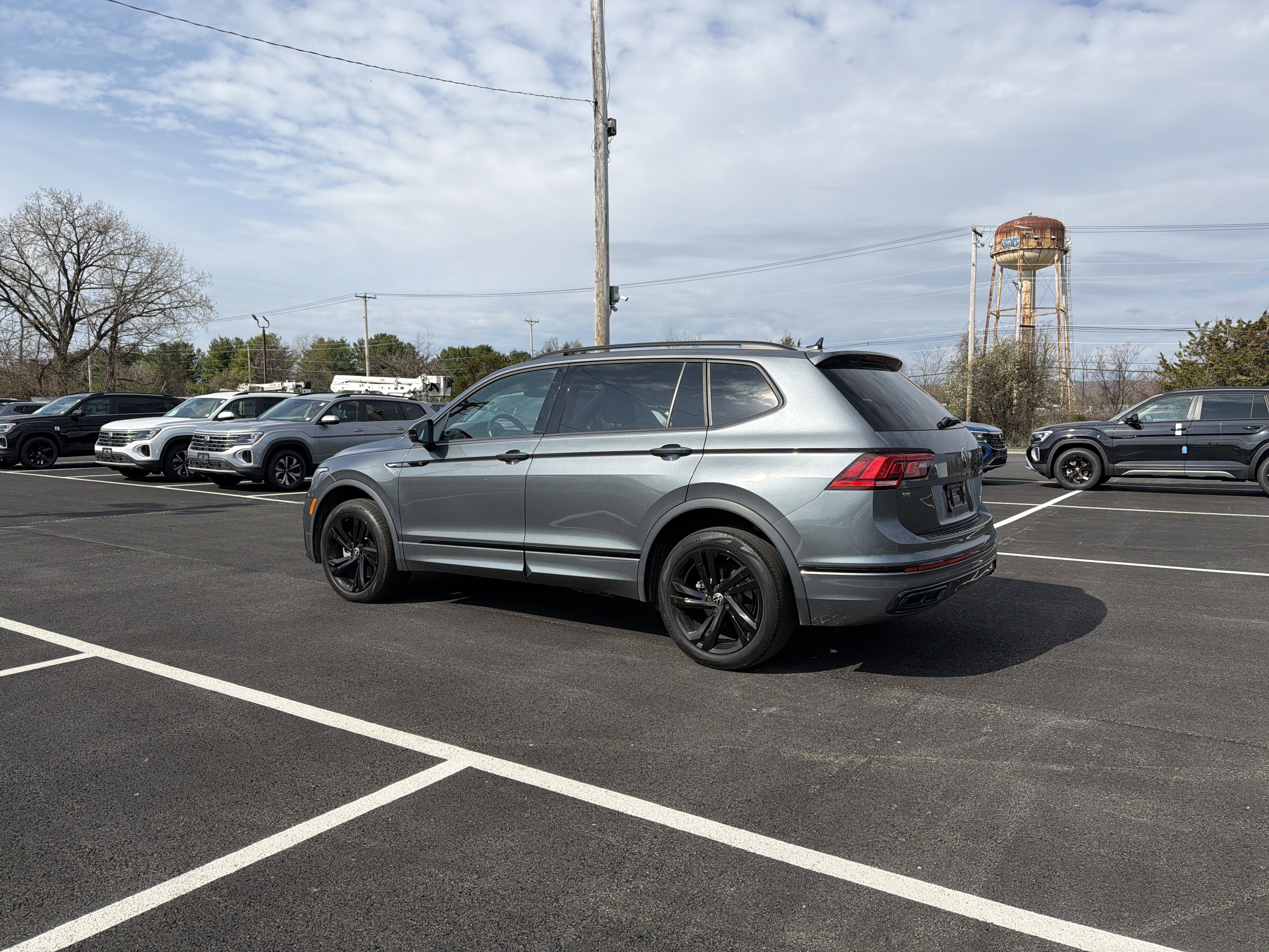 2023 Volkswagen Tiguan 2.0T SE R-Line Black