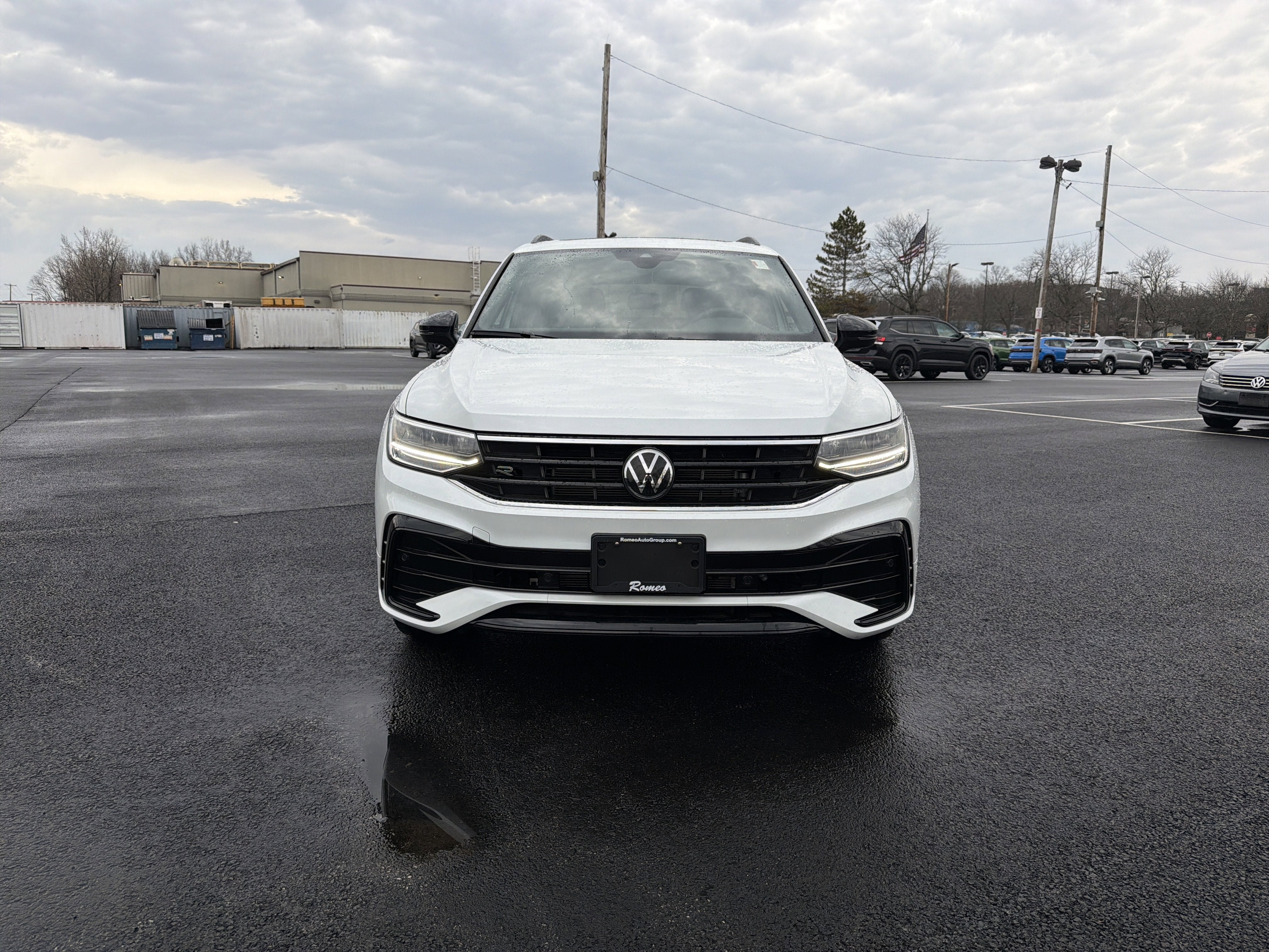 2024 Volkswagen Tiguan 2.0T SE R-Line Black