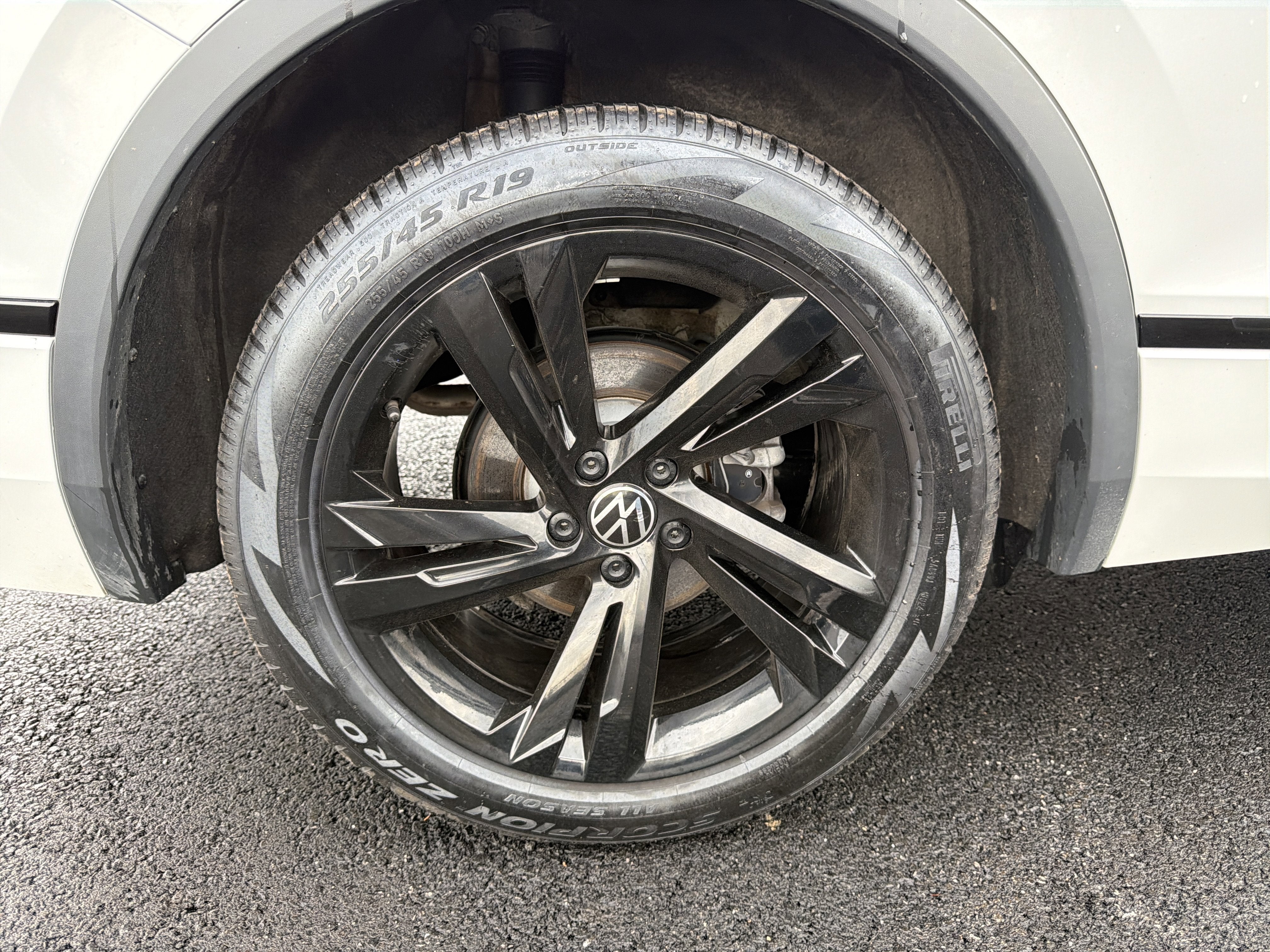 2024 Volkswagen Tiguan 2.0T SE R-Line Black