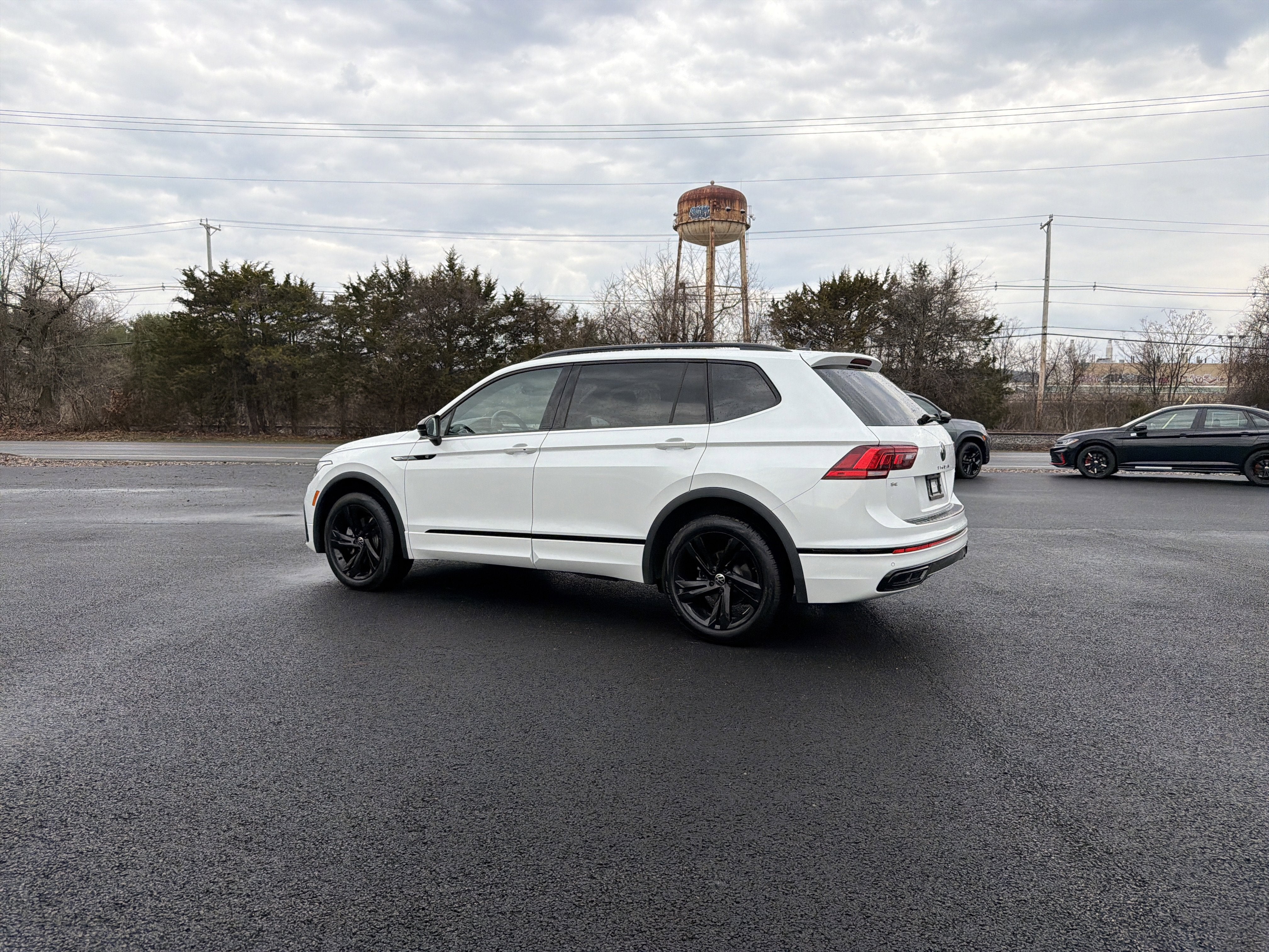 2024 Volkswagen Tiguan 2.0T SE R-Line Black