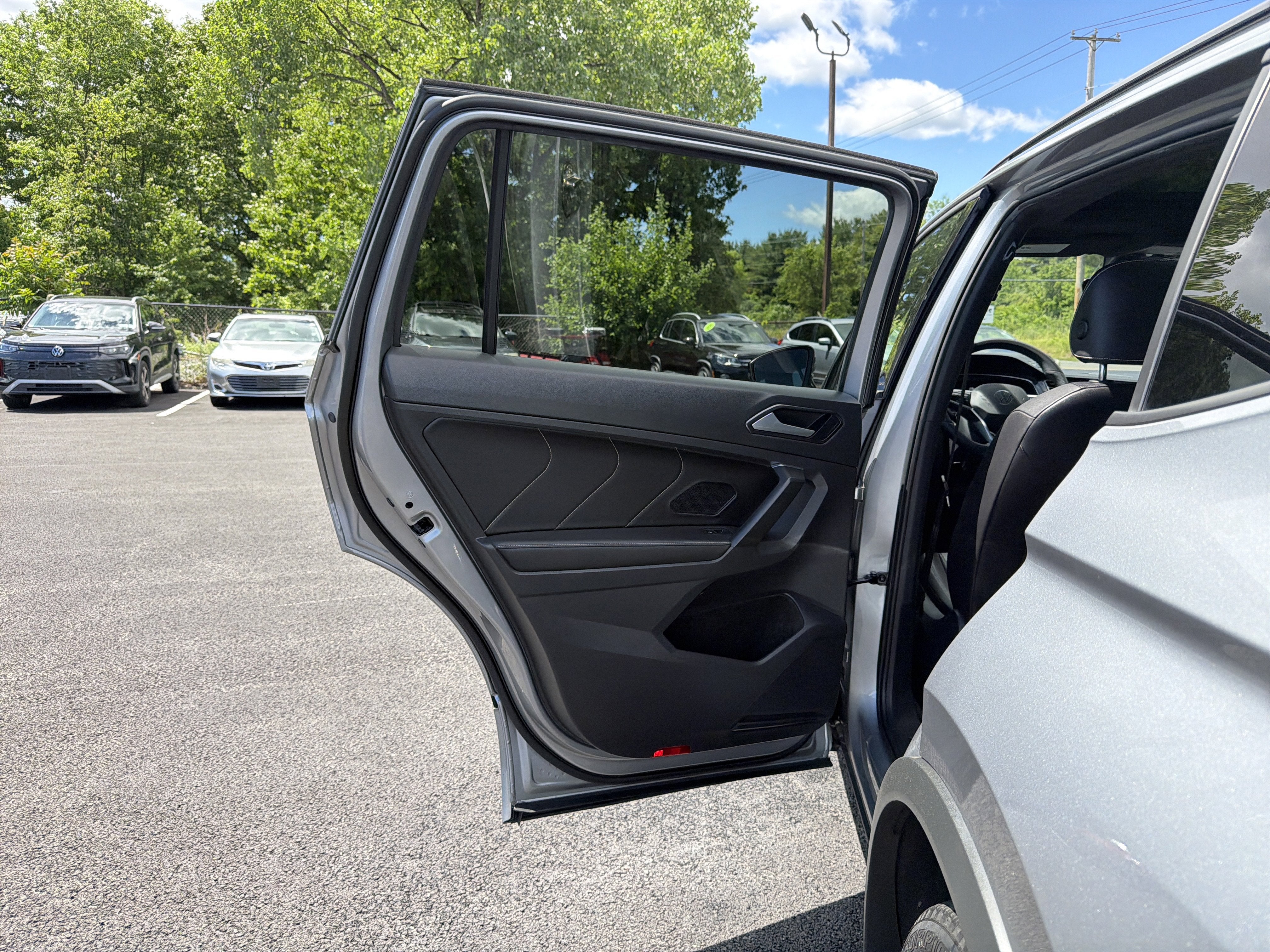 2022 Volkswagen Tiguan 2.0T SE R-Line Black
